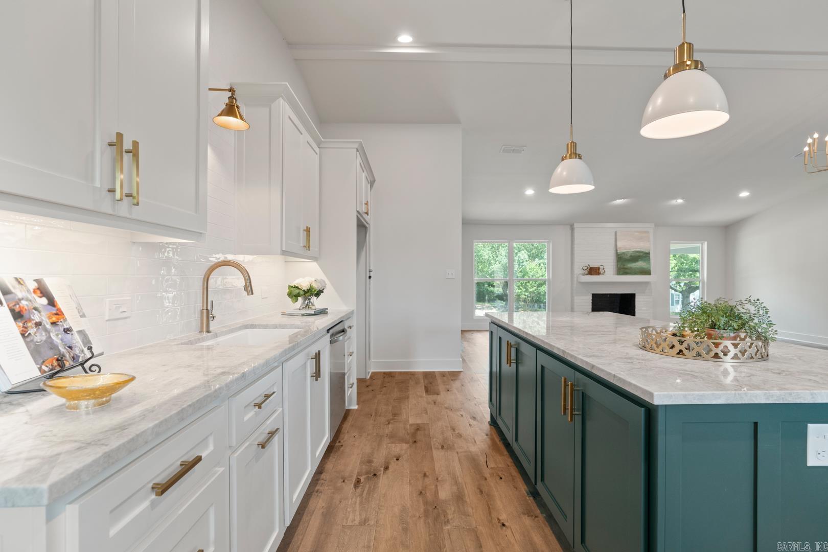 KINGWOOD PLACE - Residential