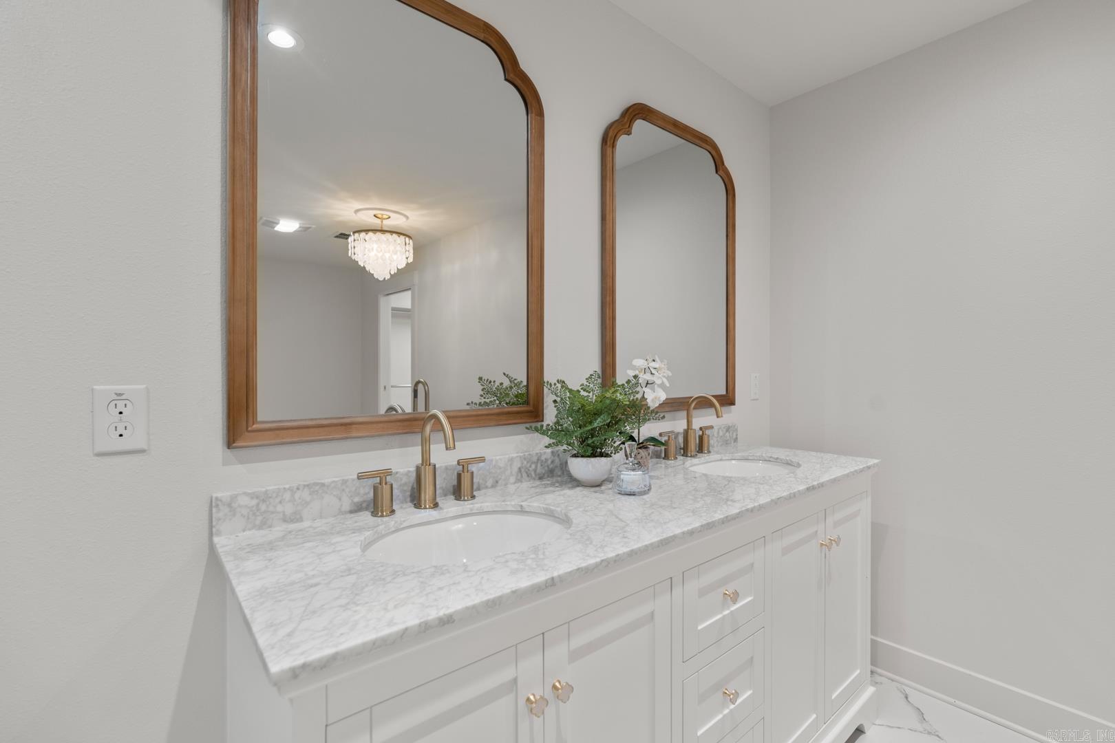 KINGWOOD PLACE - Residential