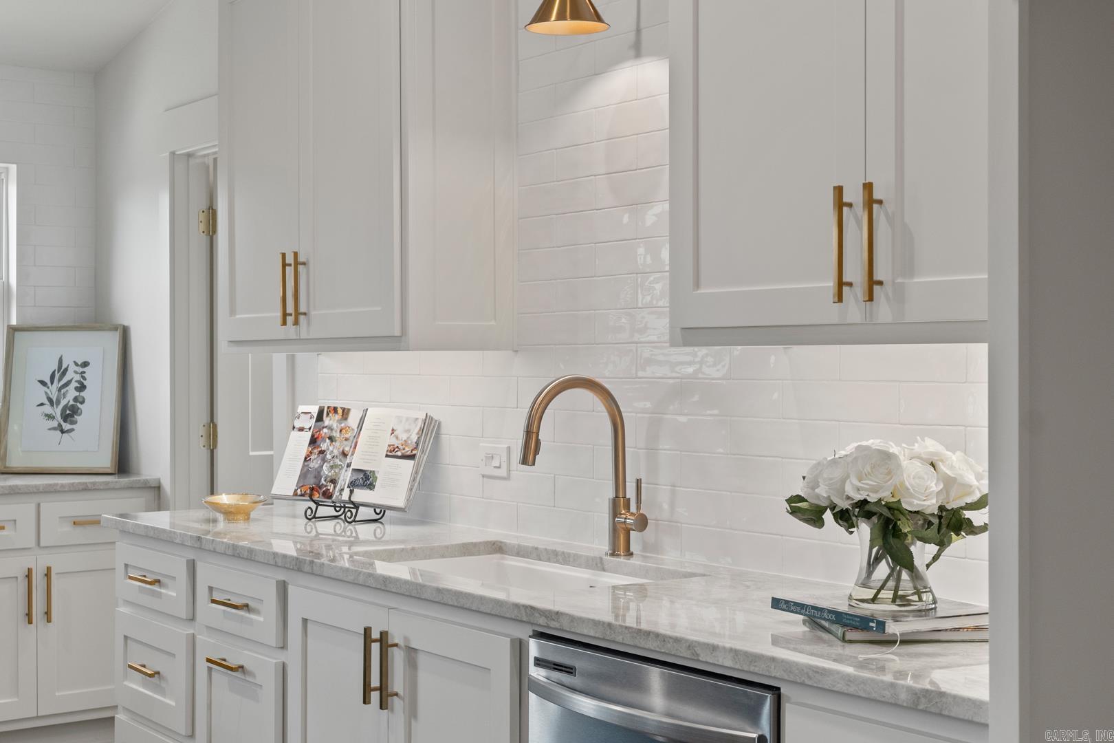 KINGWOOD PLACE - Residential