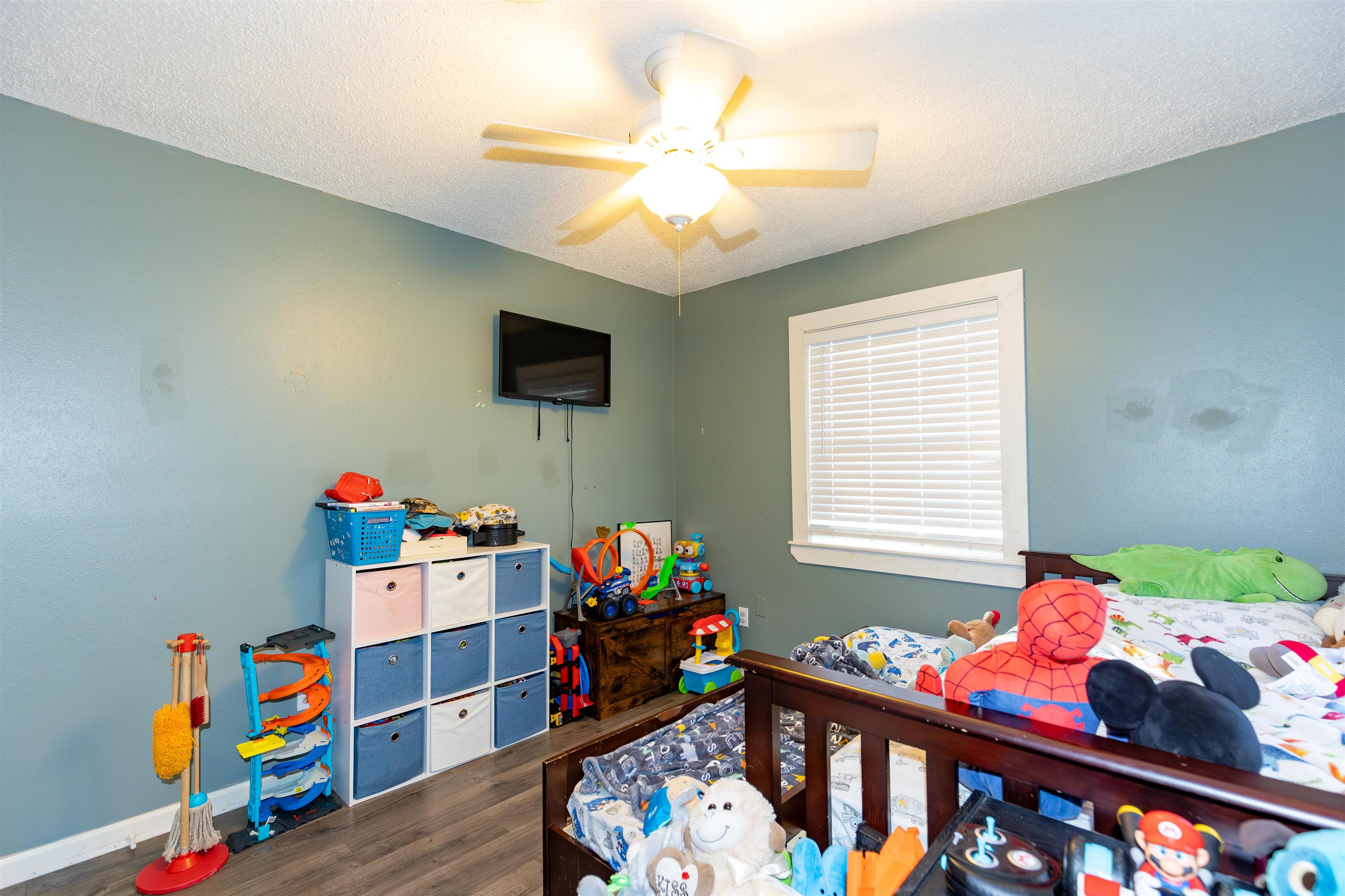 EZELL & YOUNG - Residential