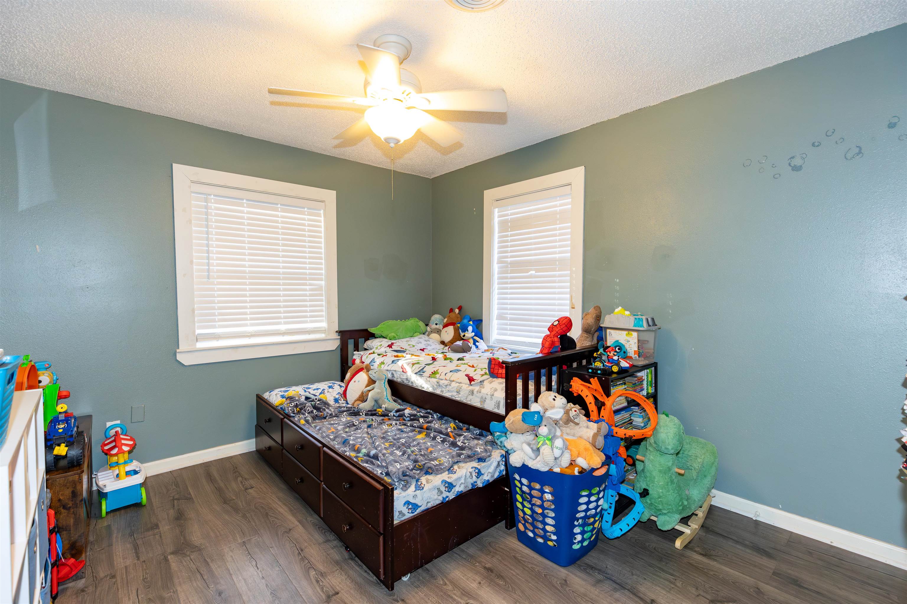 EZELL & YOUNG - Residential