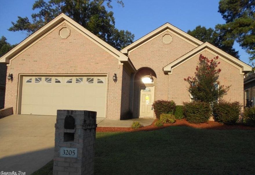 Lovely and spacious 3BR, 2BA!  Bonus room up can be used as 4th bedroom or office.  Other features include stained concrete floors, fireplace, jetted tub in master bath, fresh paint throughout, and more!  This is a Fannie Mae Homepath Property.  See remarks please.