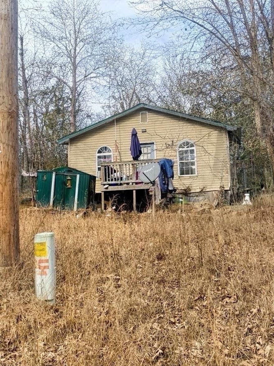 Flying on to the market is 29 Oriole Dr.! This 2 bedroom, 1 bathroom home is located in the Ozark Acres neighborhood. Approaching the property you will see the cozy home sitting up on the hill complete with a front deck to drink your morning coffee while watching the wildlife. Upon entering the home, you will find an open concept kitchen and living space, 2 large bedrooms, and a large bathroom. This home is close to Spring River and beautiful downtown Hardy. This home is full of potential to be a perfect full time home, weekend getaway, or air bnb. Call today to schedule your tour!