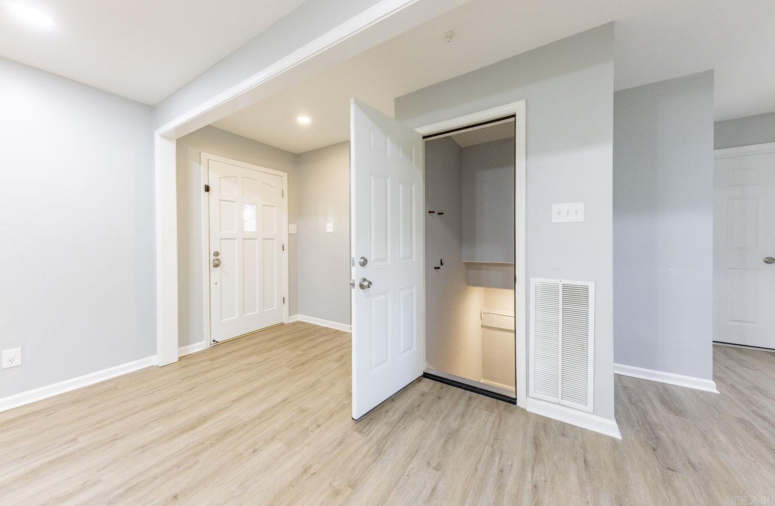 BLOOMFIELD HILLS - Residential