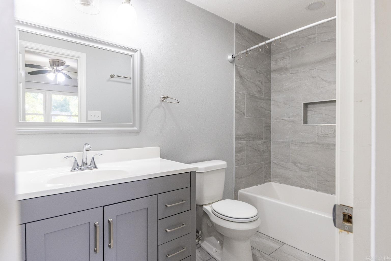 BLOOMFIELD HILLS - Residential