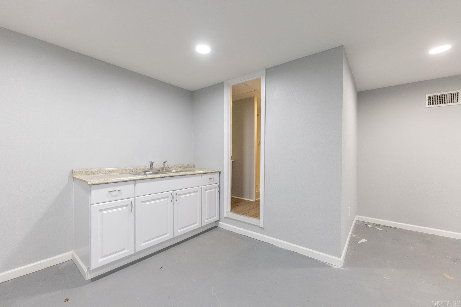 BLOOMFIELD HILLS - Residential