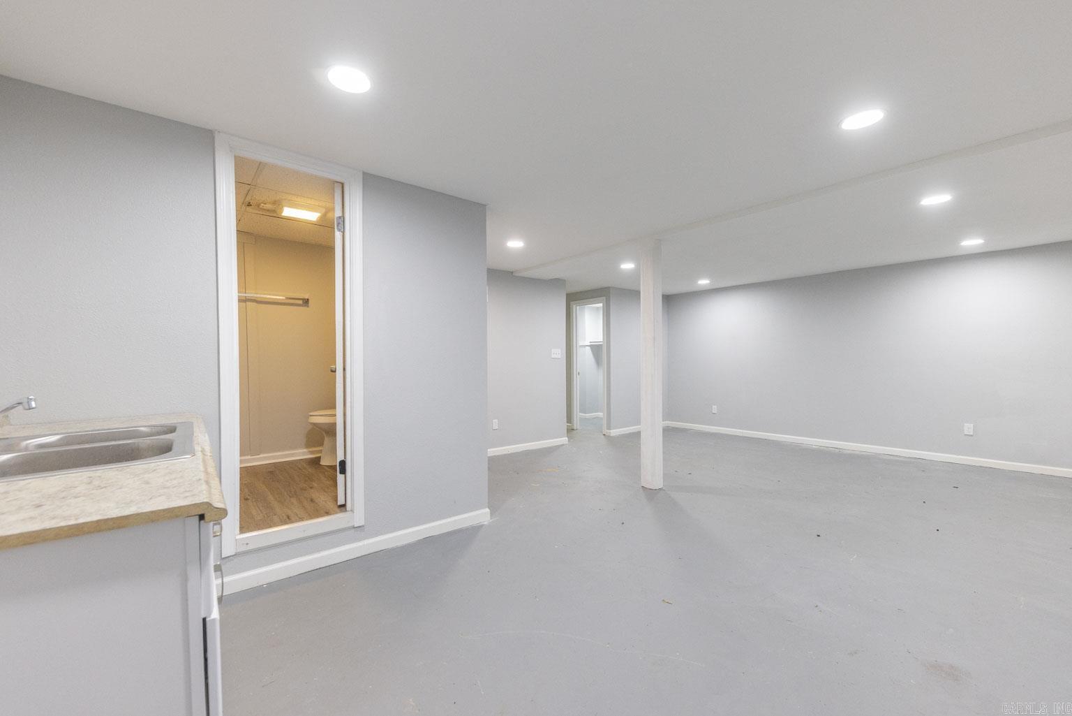 BLOOMFIELD HILLS - Residential