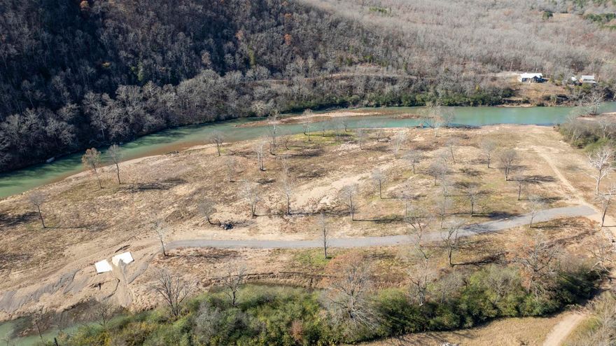 Beautiful river-front lot on the Caddo River in Glenwood, Arkansas! Come build your vacation rental or your own personal river cabin with breathtaking views!