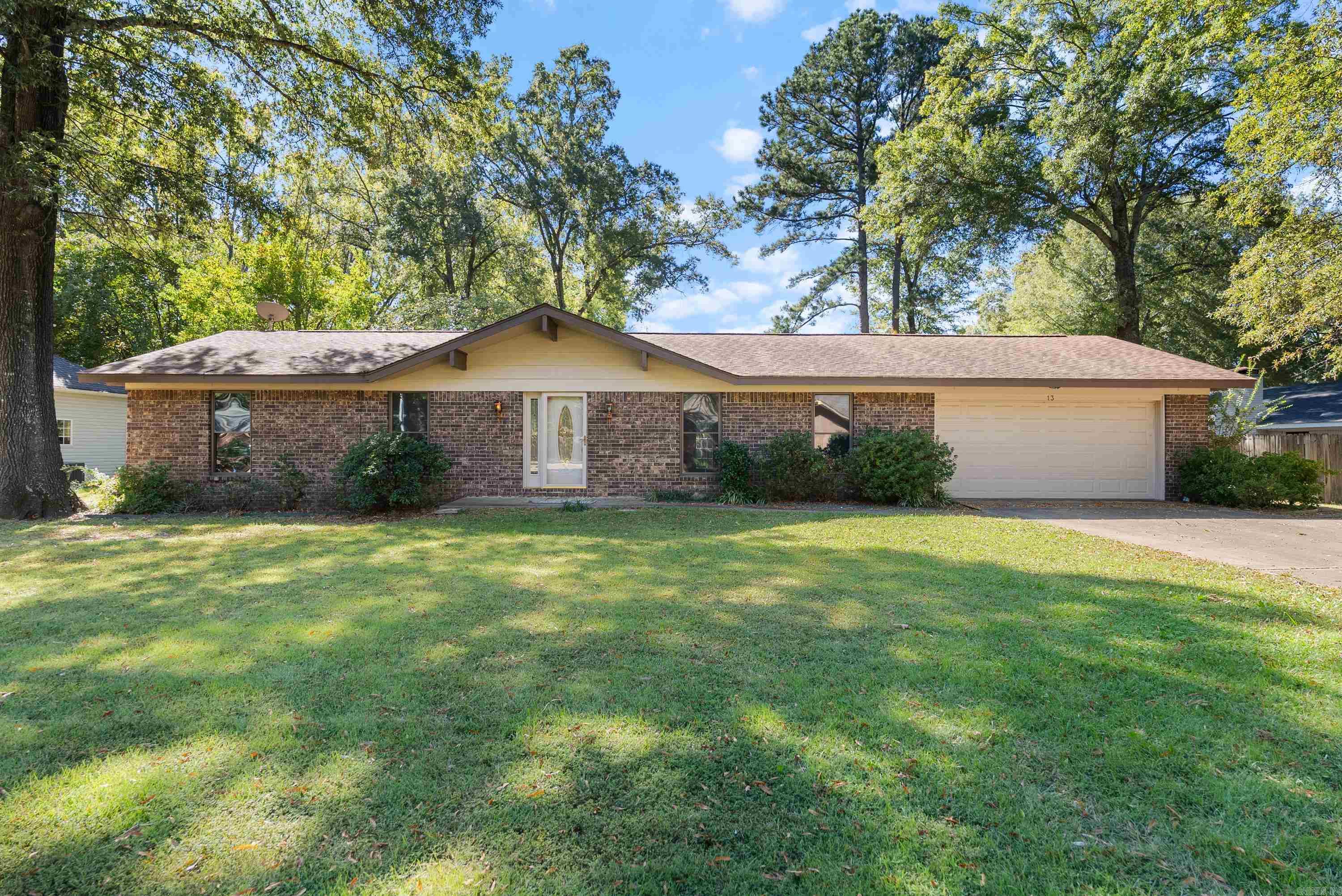 Beautiful 3-bedroom, 2-bath home in West Gate Subdivision! Conveniently located across from UCA with easy access to Dave Ward Drive. This home features an updated kitchen, new flooring, and a functional layout perfect for everyday living. Enjoy a private backyard ideal for relaxing or entertaining. Donāt miss your opportunity to own this well-maintained home in a great location! Schedule your private showing today!