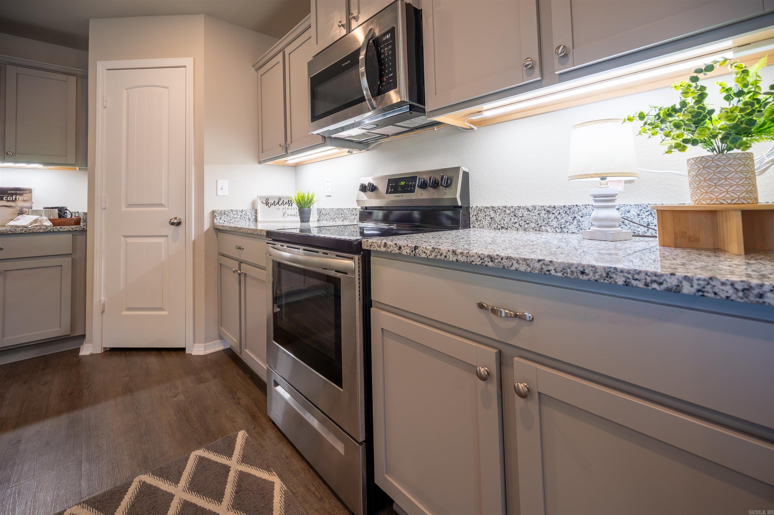 COUNTRY CLUB OF ARK THE - Residential