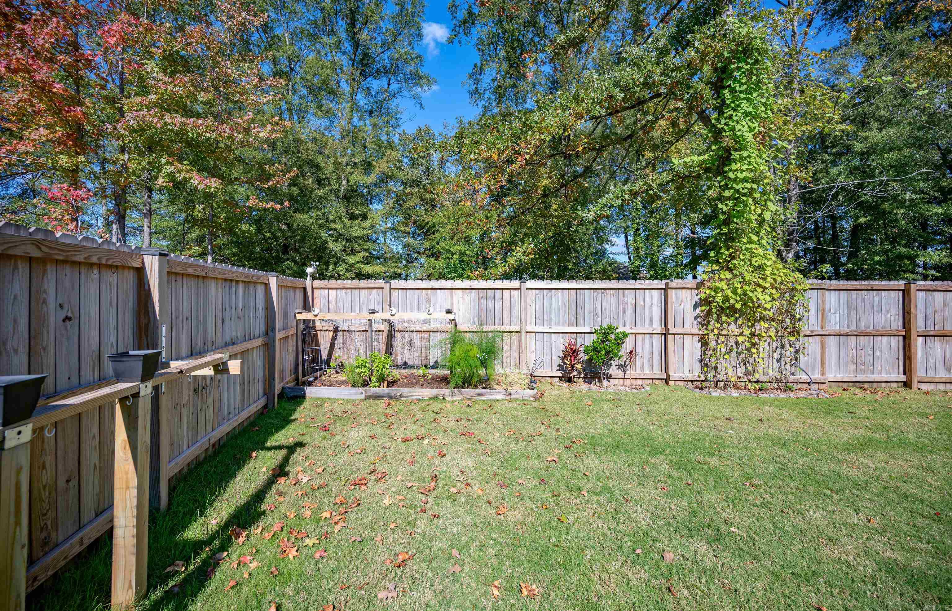 COUNTRY CLUB OF ARK THE - Residential