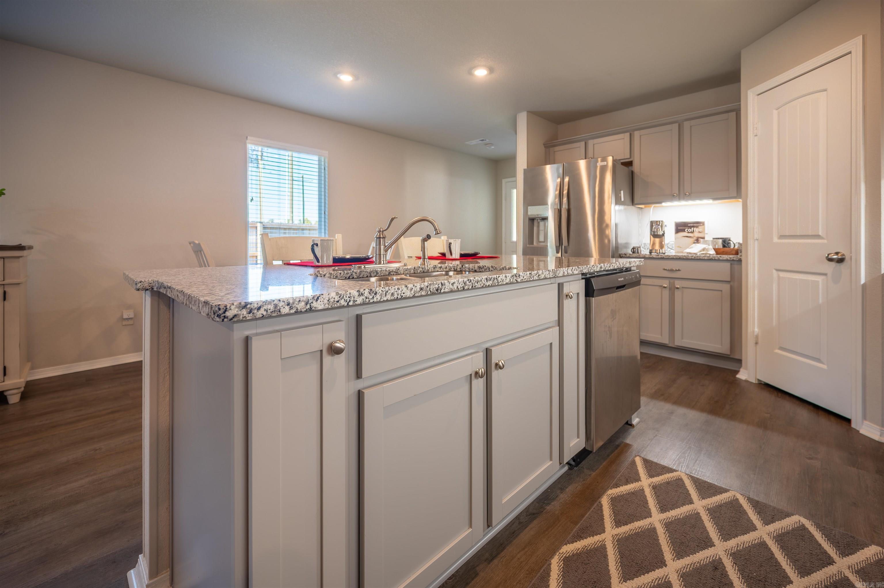 COUNTRY CLUB OF ARK THE - Residential