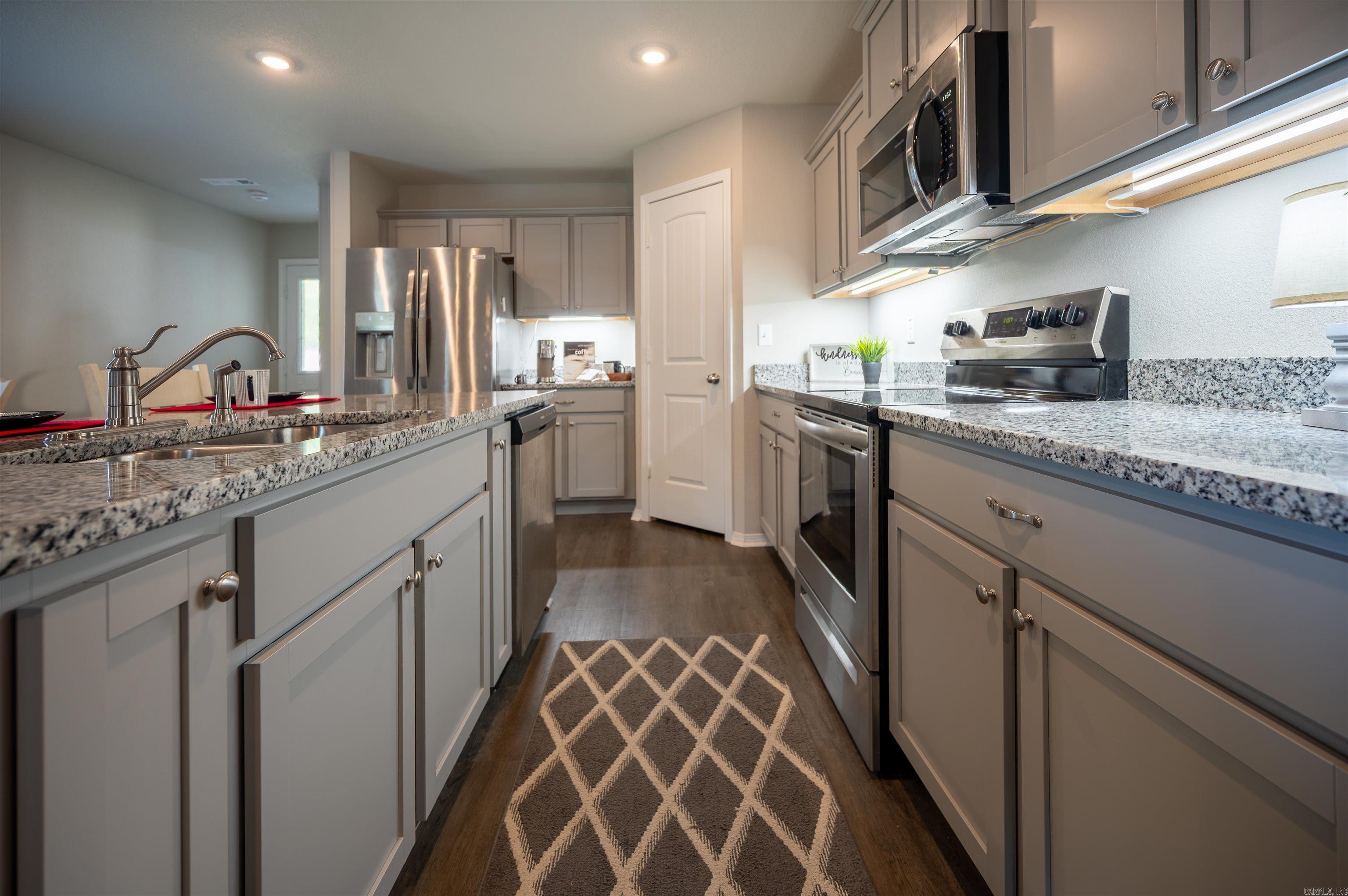 COUNTRY CLUB OF ARK THE - Residential