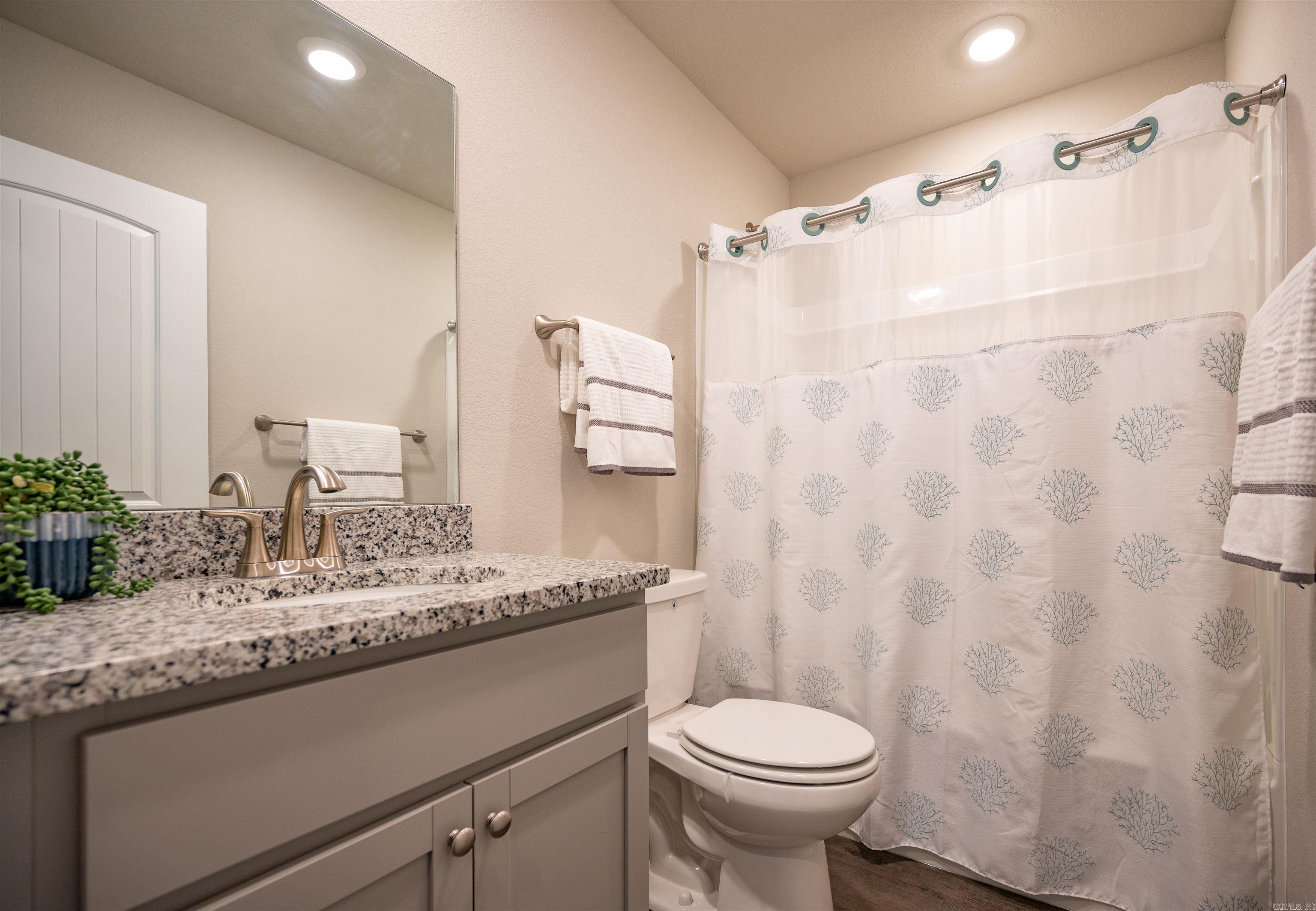 COUNTRY CLUB OF ARK THE - Residential