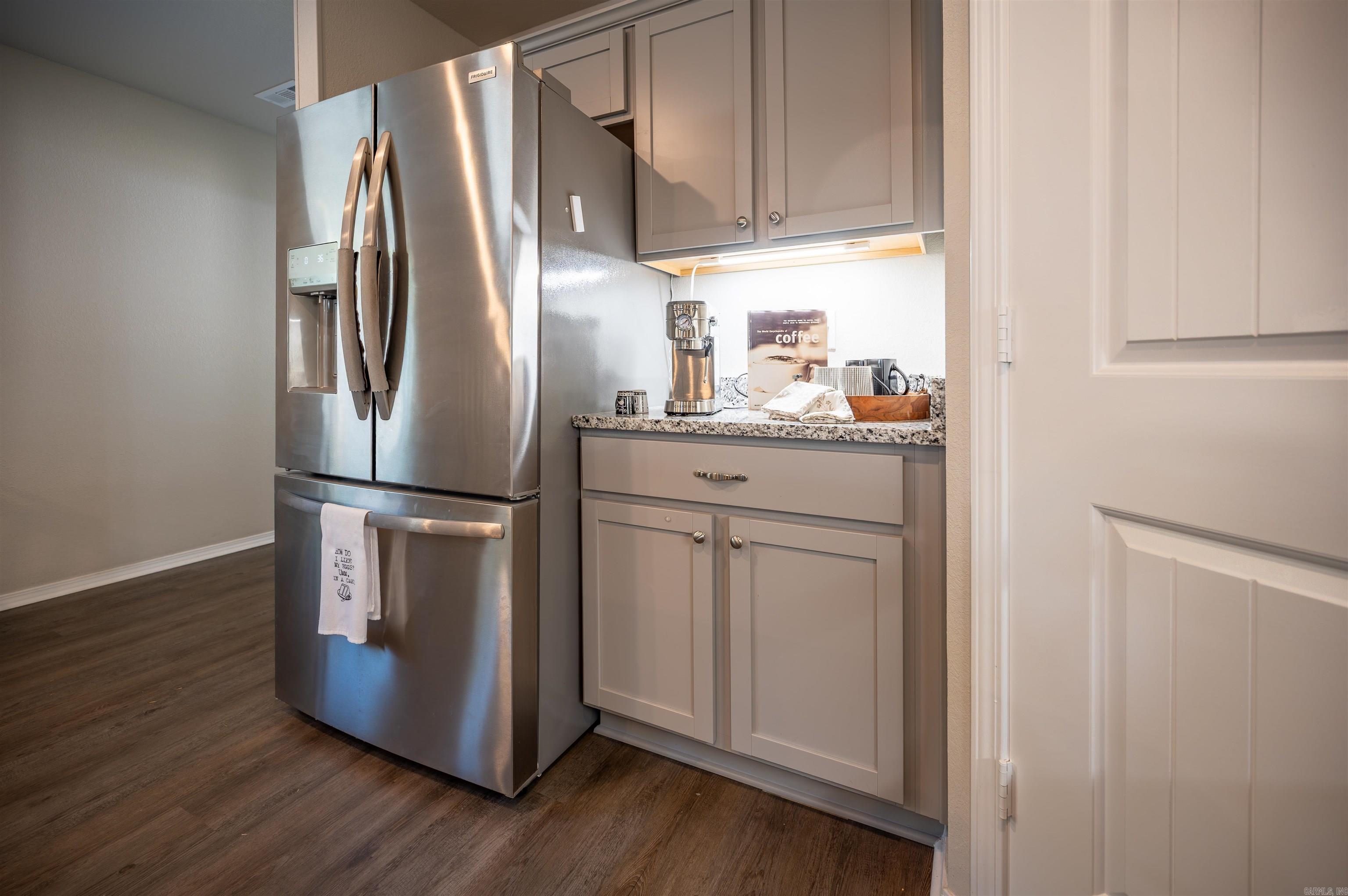 COUNTRY CLUB OF ARK THE - Residential