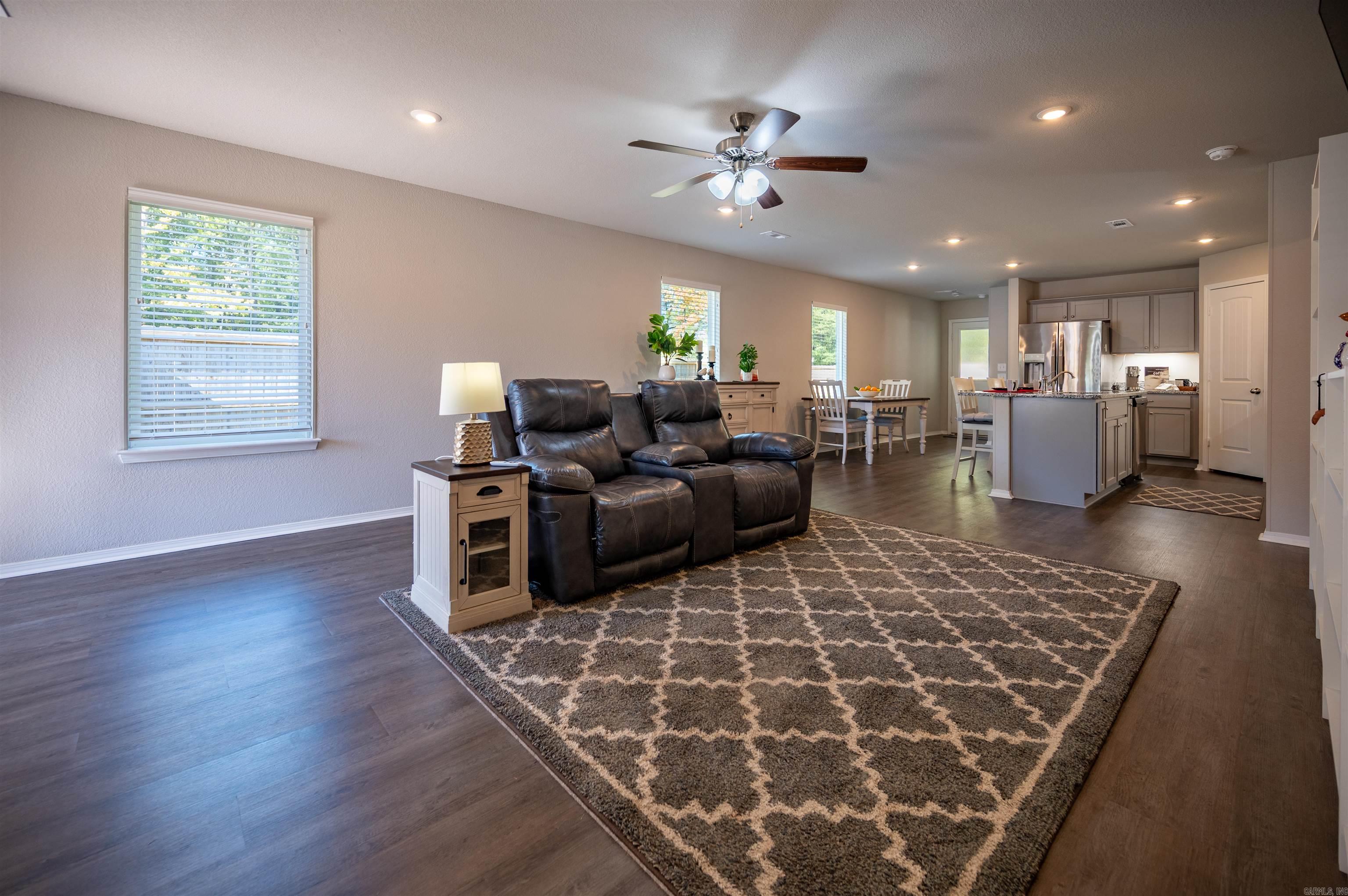 COUNTRY CLUB OF ARK THE - Residential