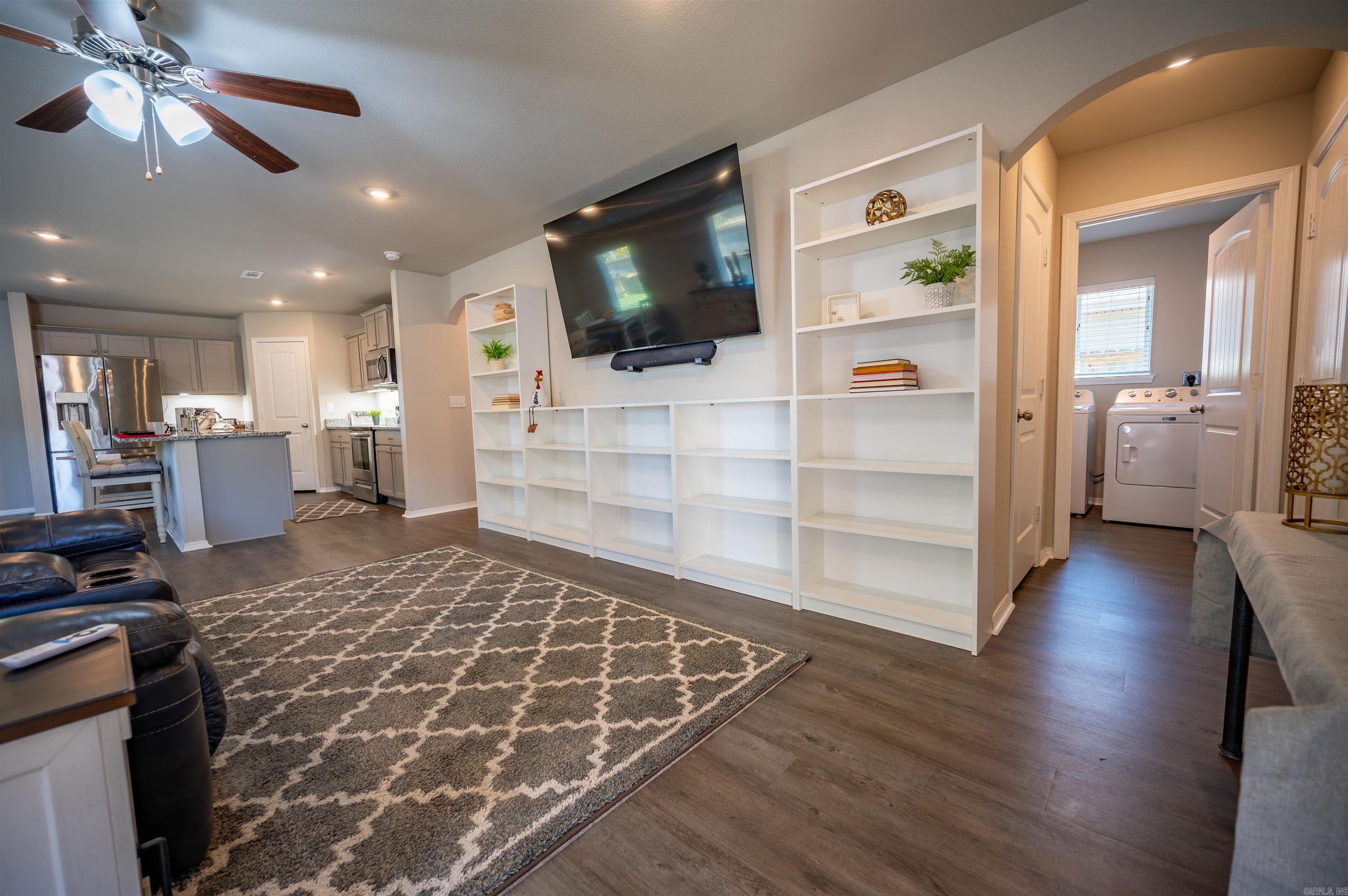 COUNTRY CLUB OF ARK THE - Residential