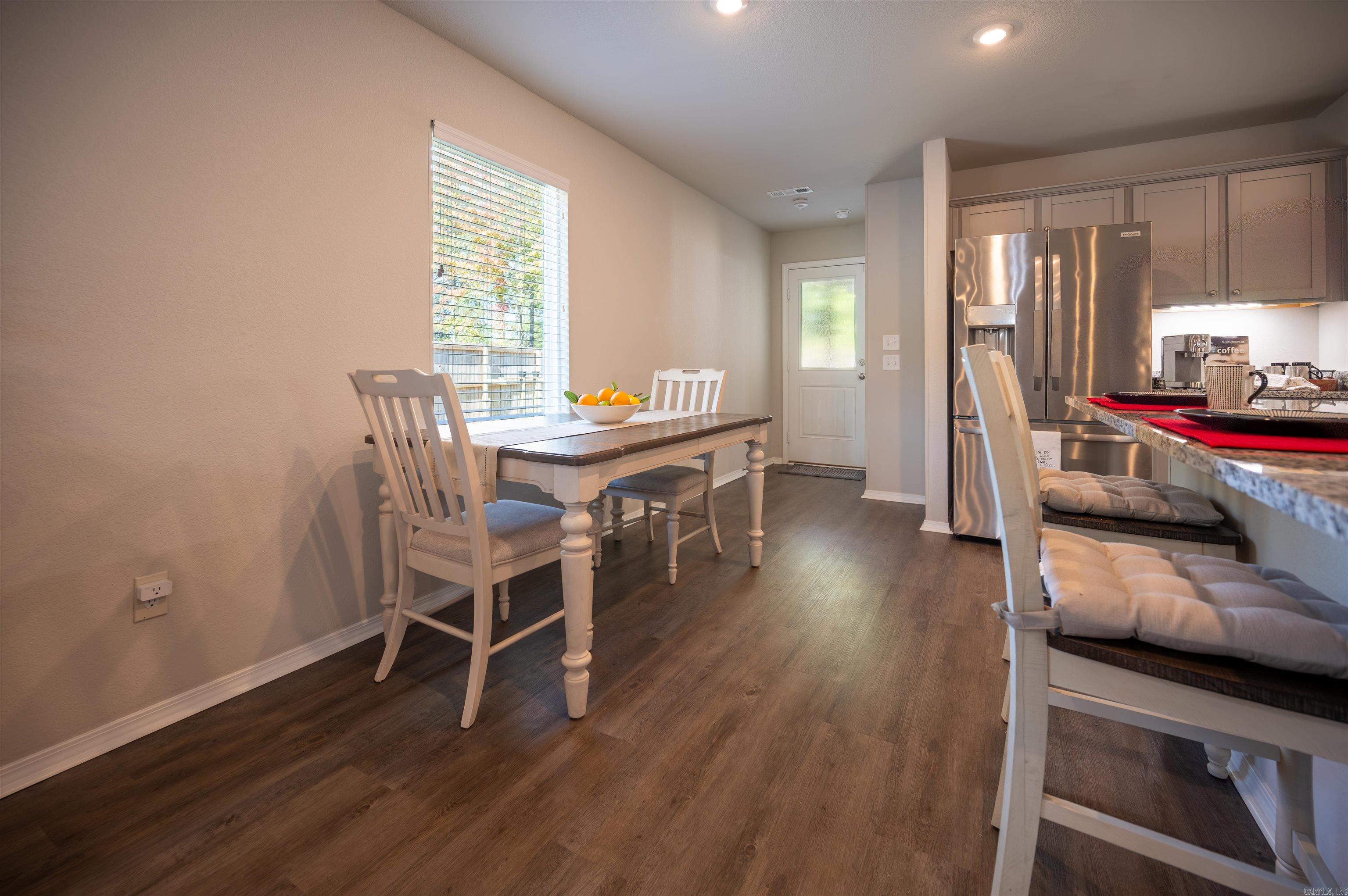 COUNTRY CLUB OF ARK THE - Residential