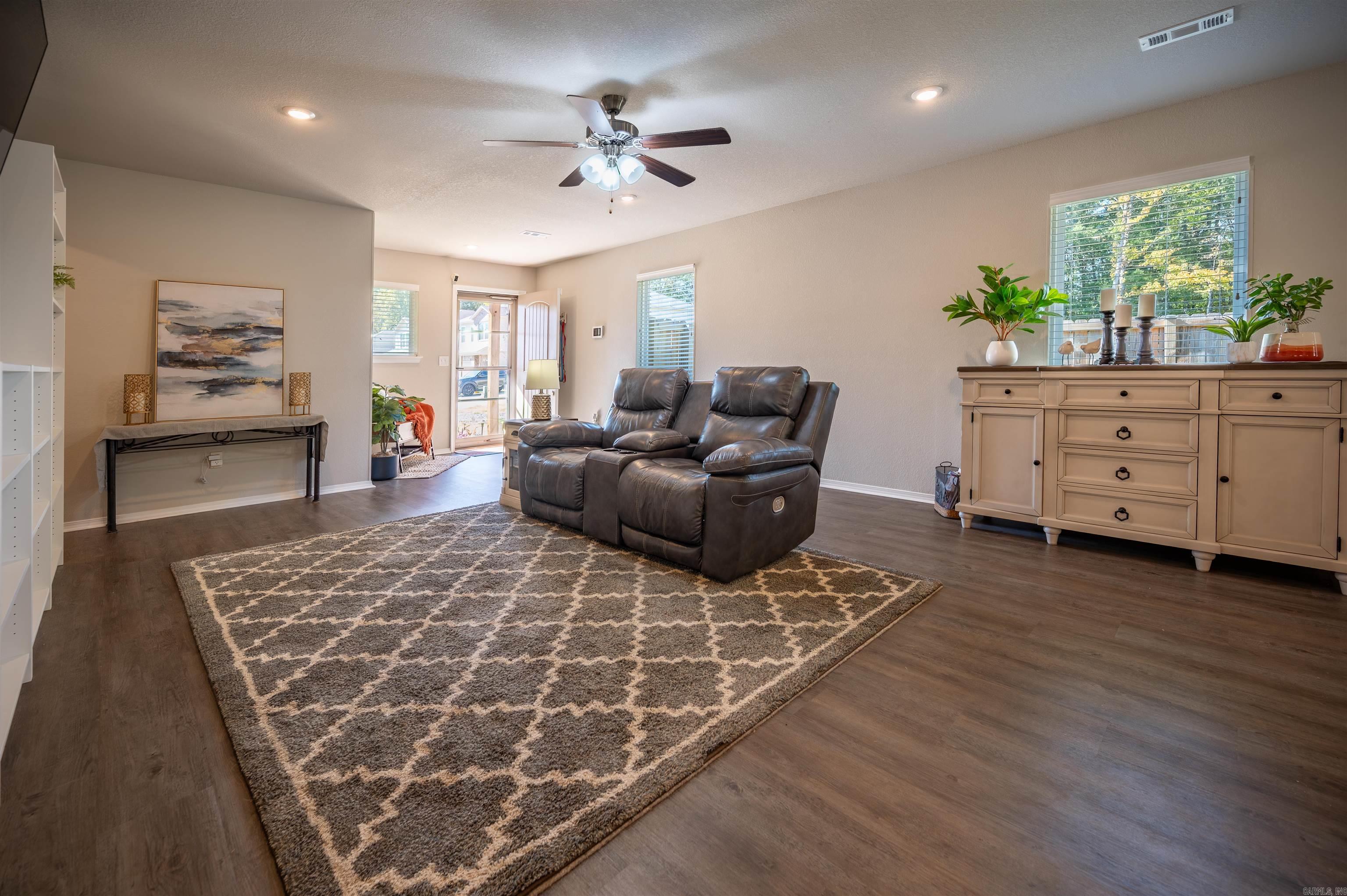 COUNTRY CLUB OF ARK THE - Residential