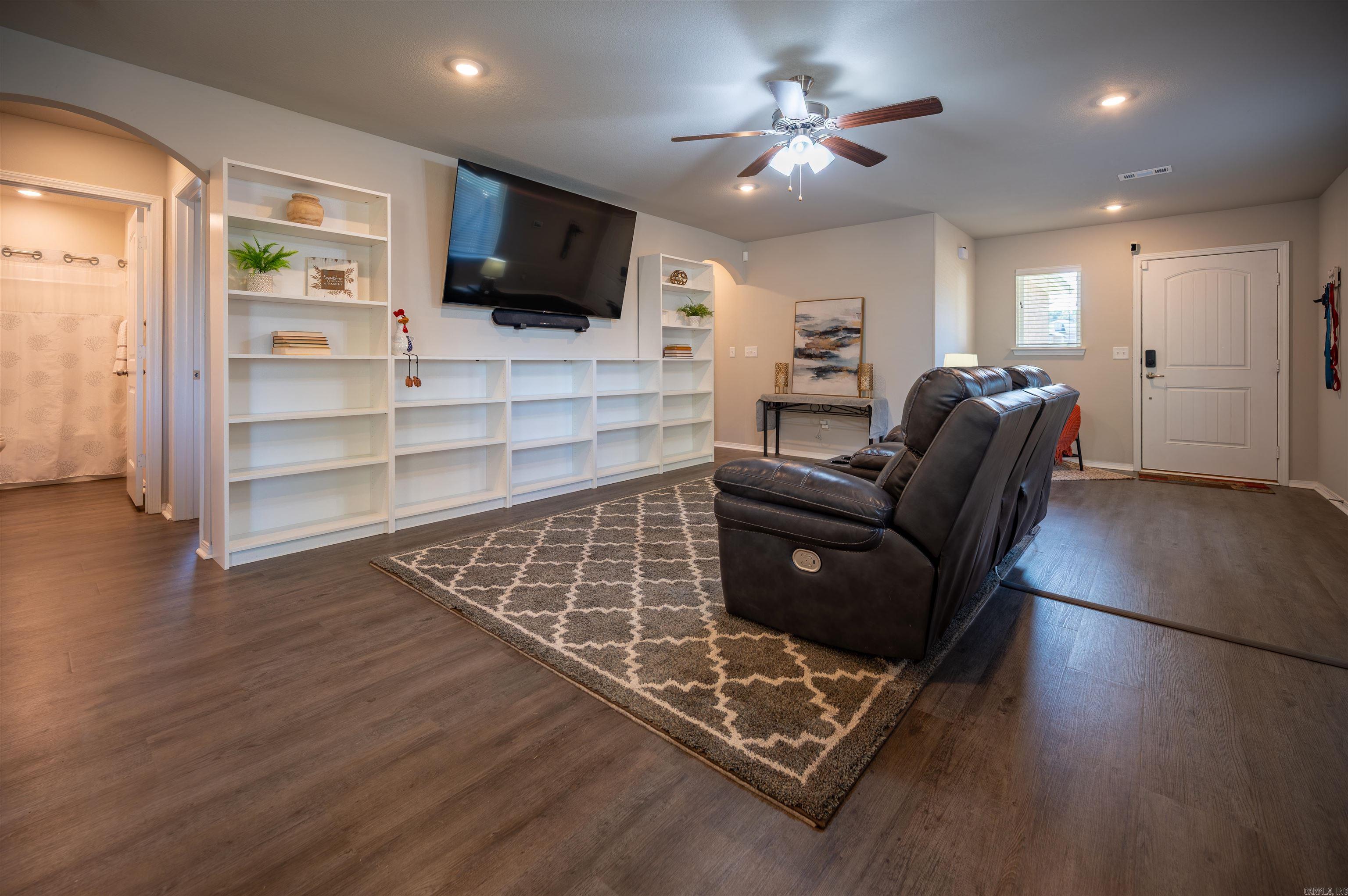 COUNTRY CLUB OF ARK THE - Residential