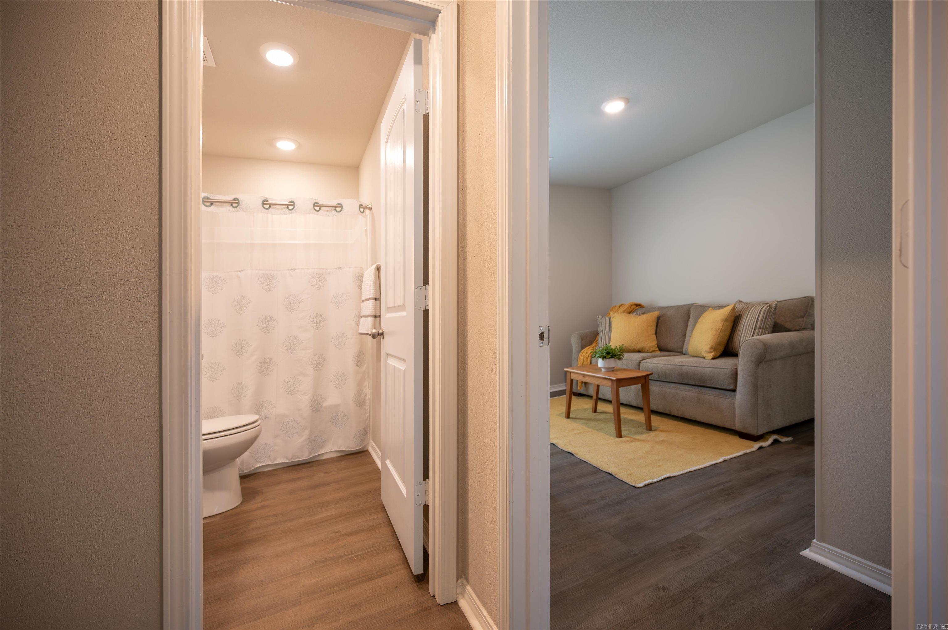 COUNTRY CLUB OF ARK THE - Residential