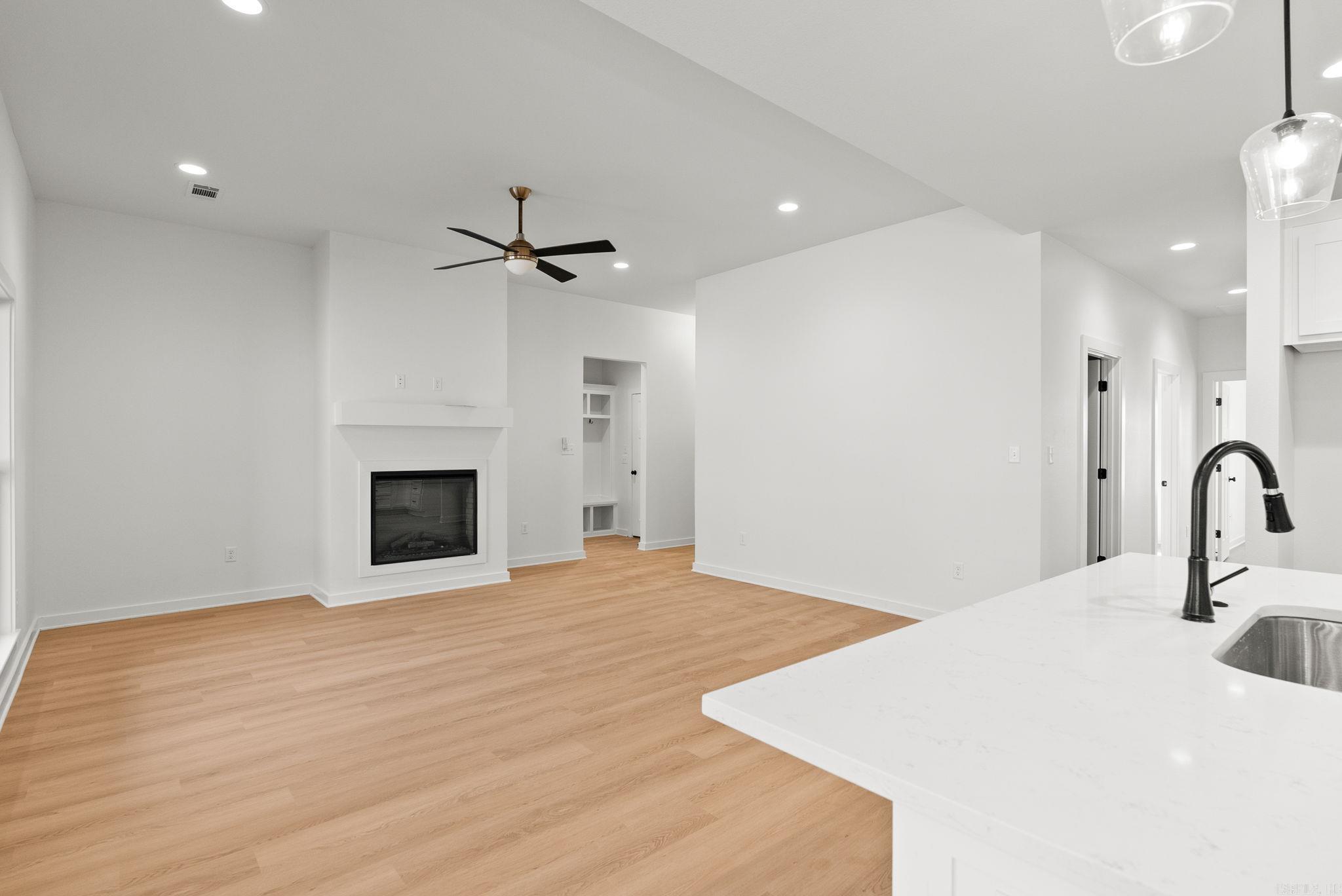 LEWIS CROSSING - Residential