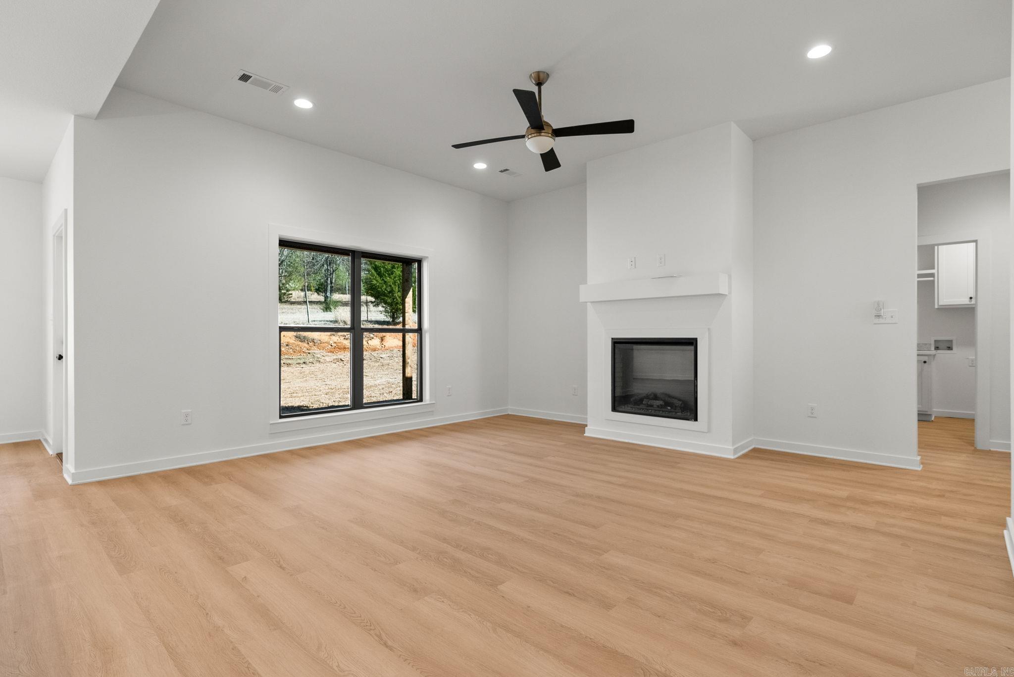 LEWIS CROSSING - Residential