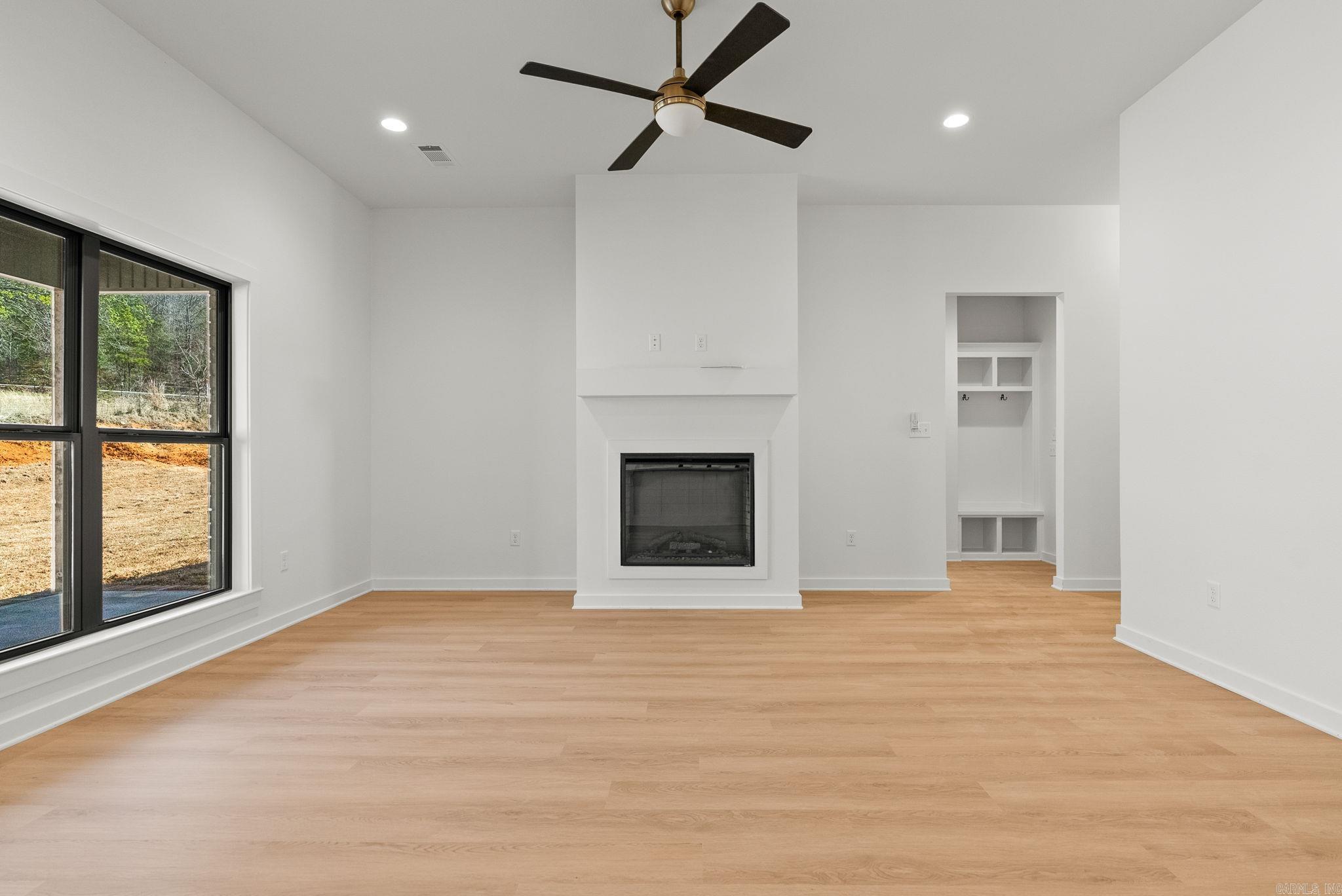 LEWIS CROSSING - Residential