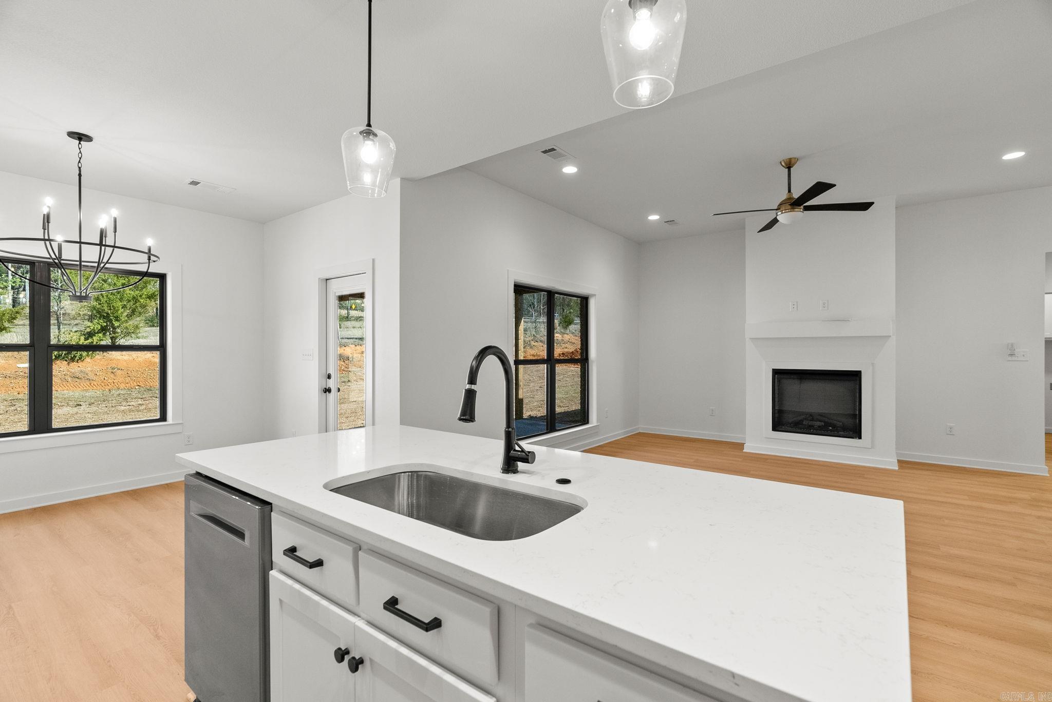 LEWIS CROSSING - Residential