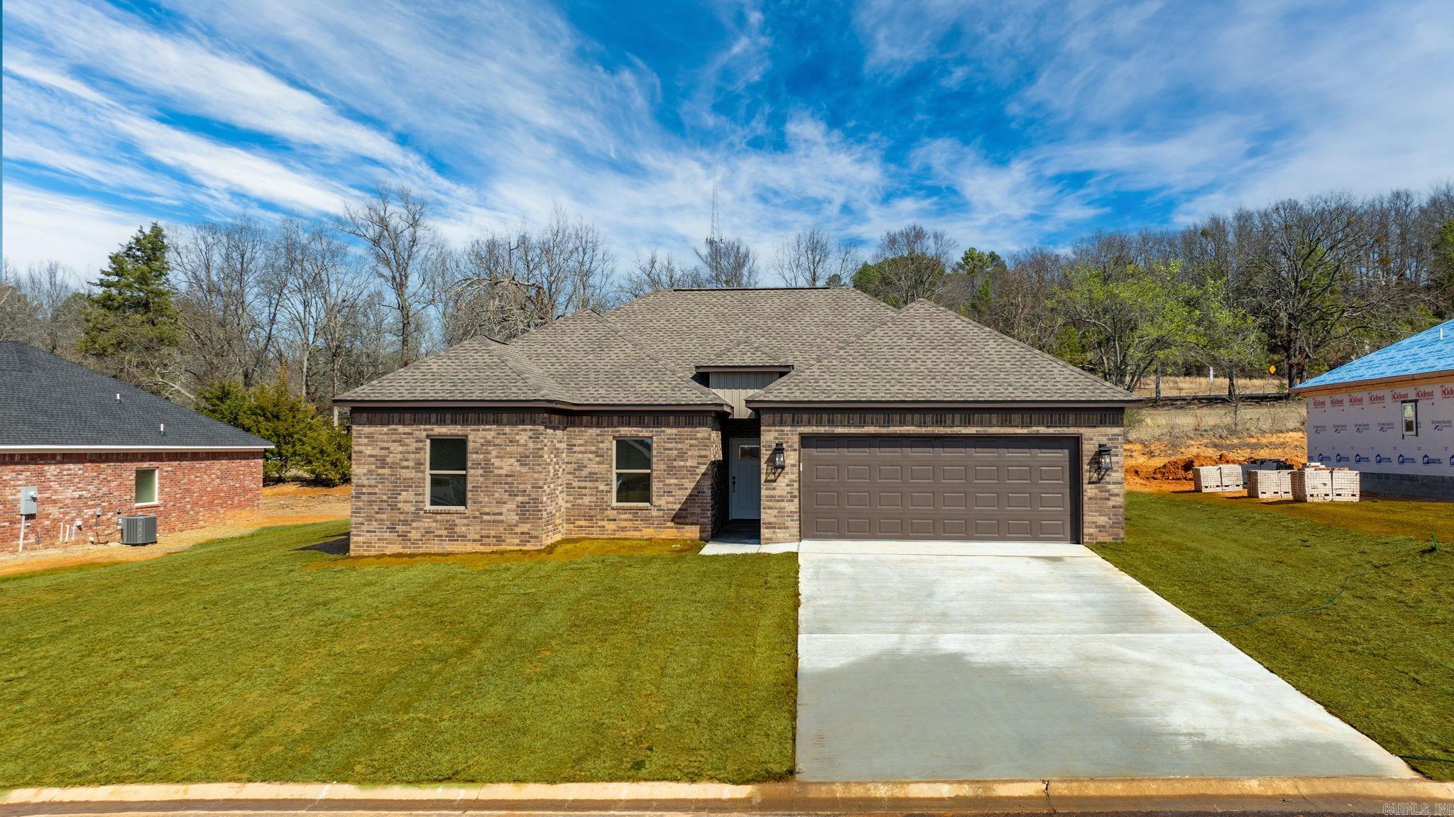 LEWIS CROSSING - Residential