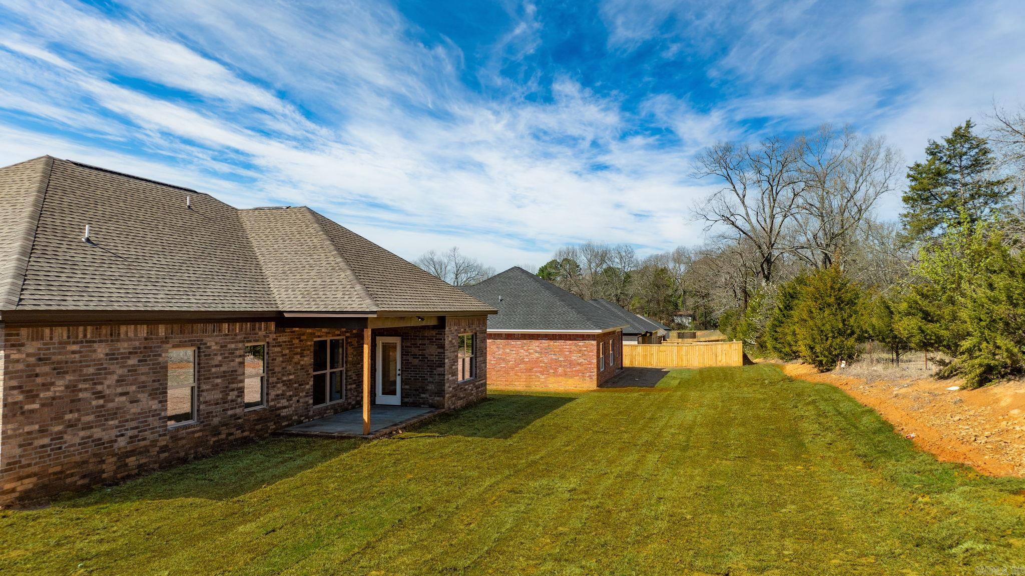 LEWIS CROSSING - Residential