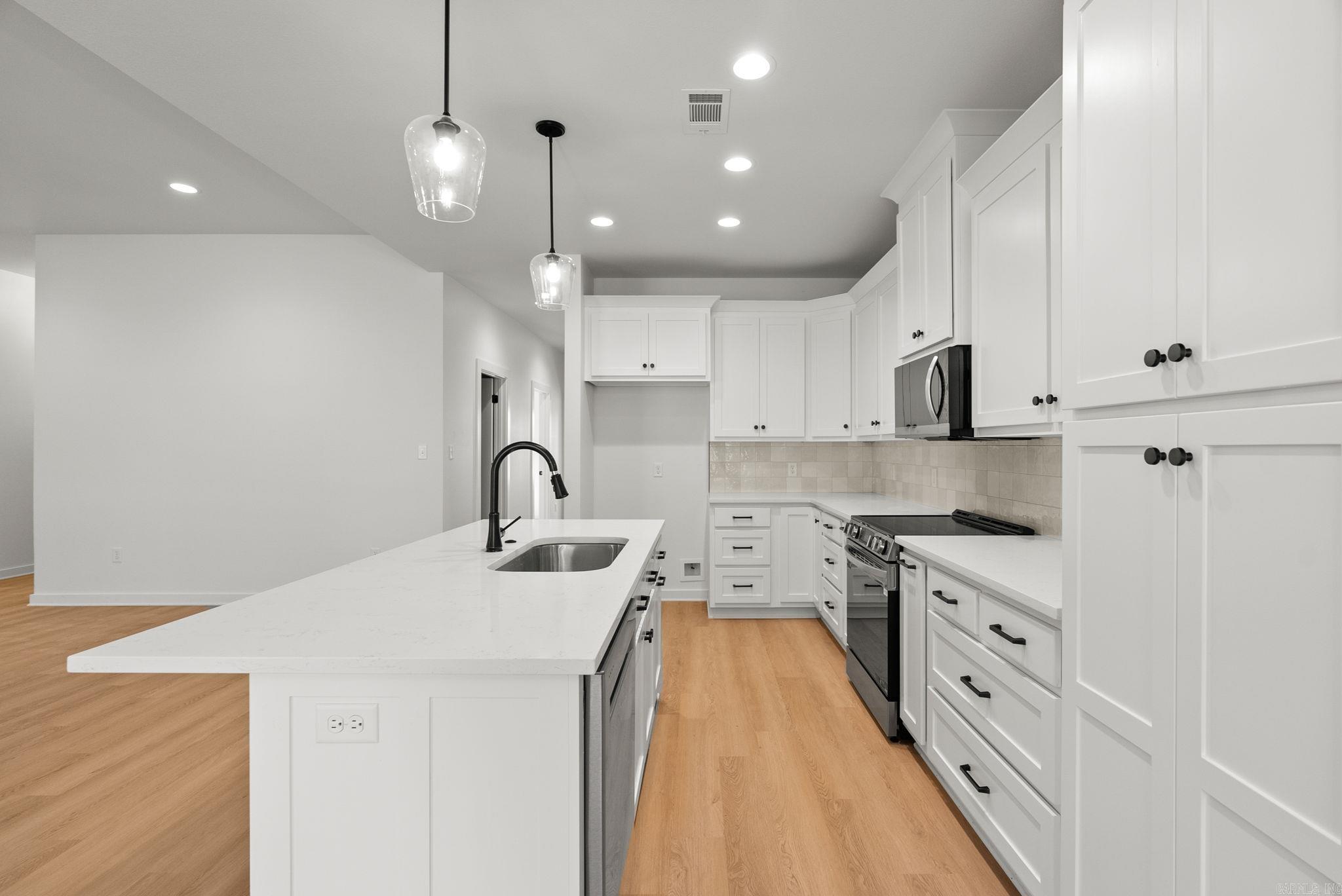 LEWIS CROSSING - Residential