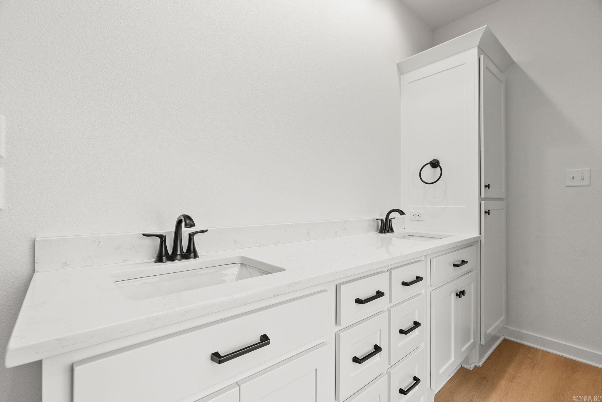 LEWIS CROSSING - Residential