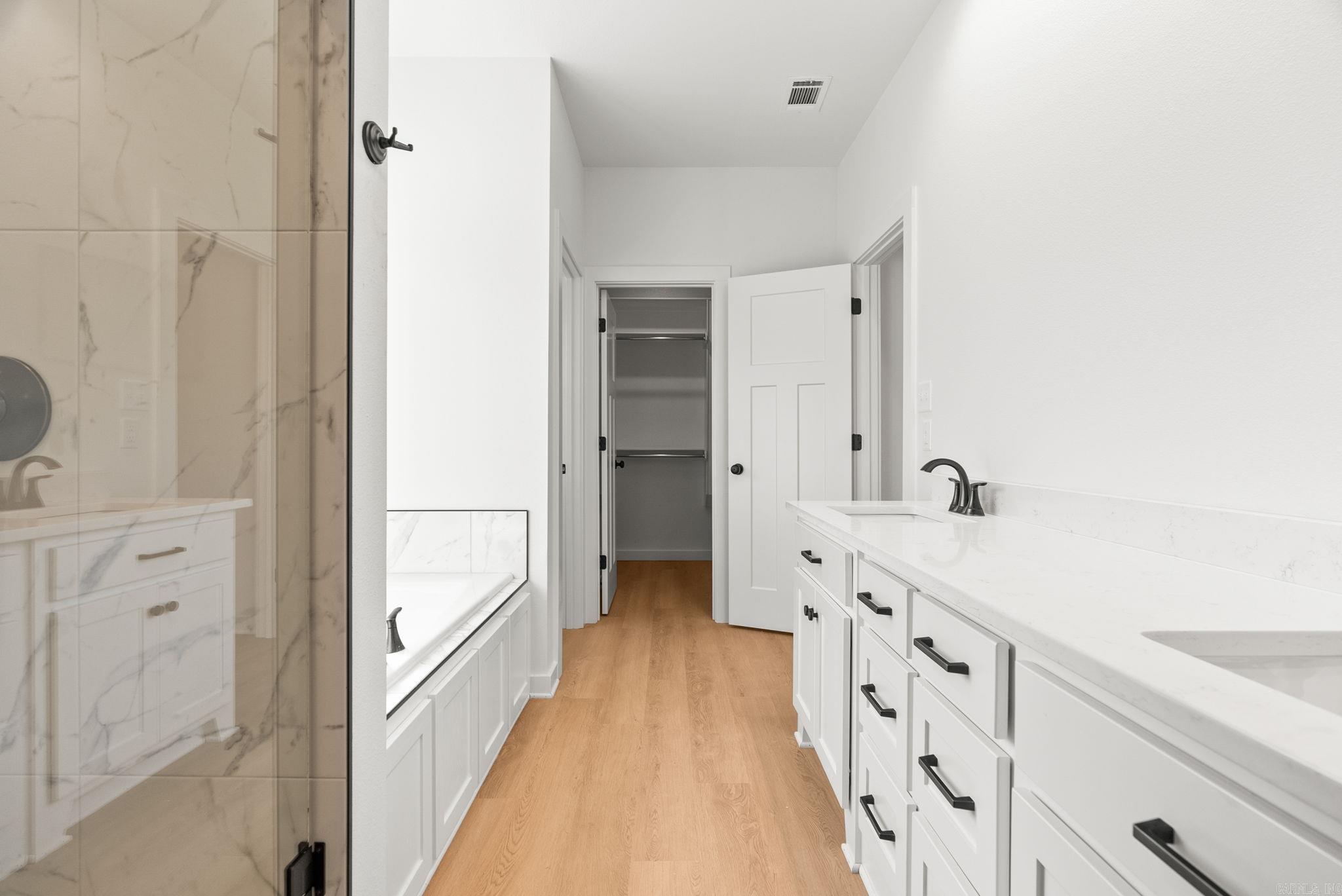 LEWIS CROSSING - Residential