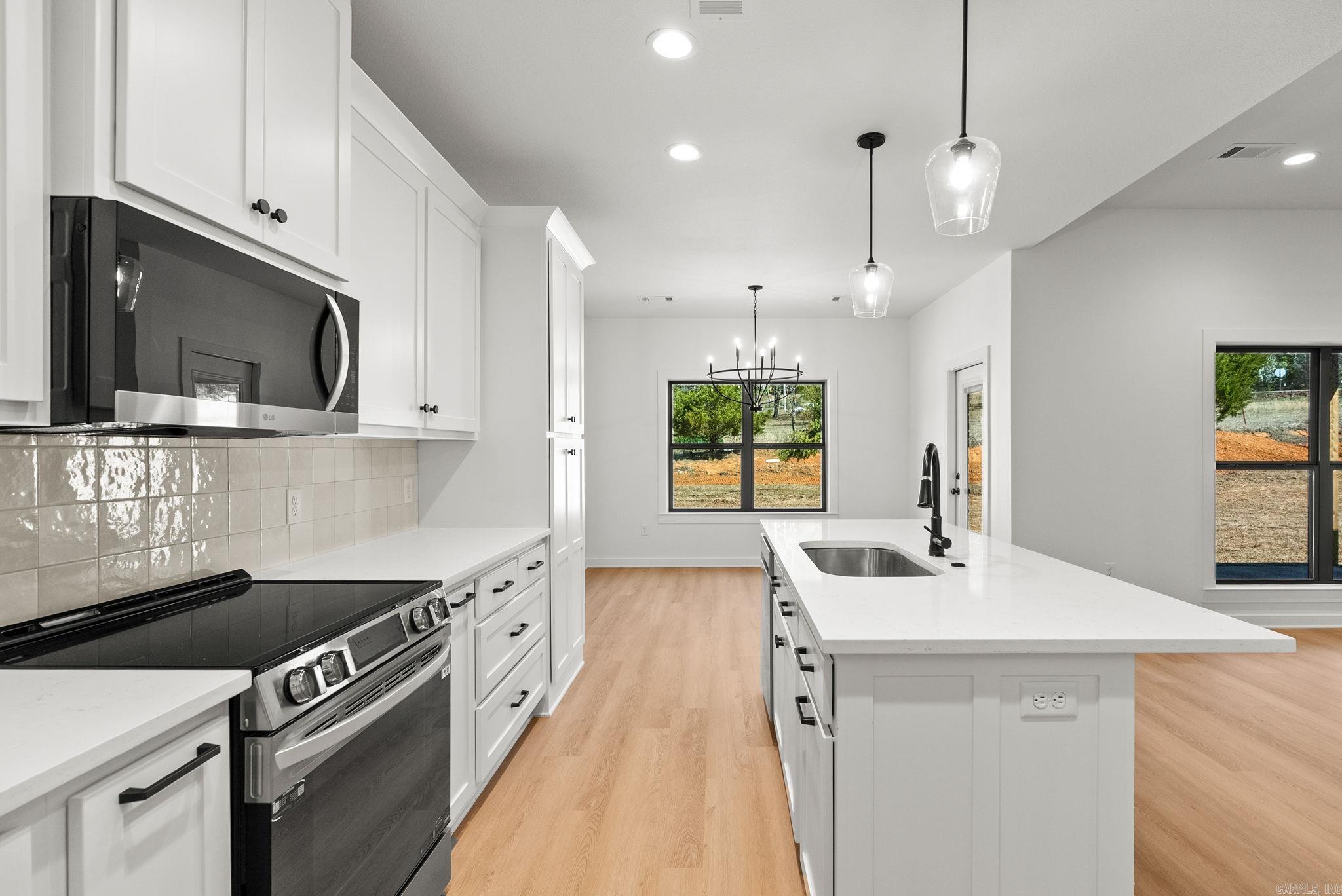 LEWIS CROSSING - Residential