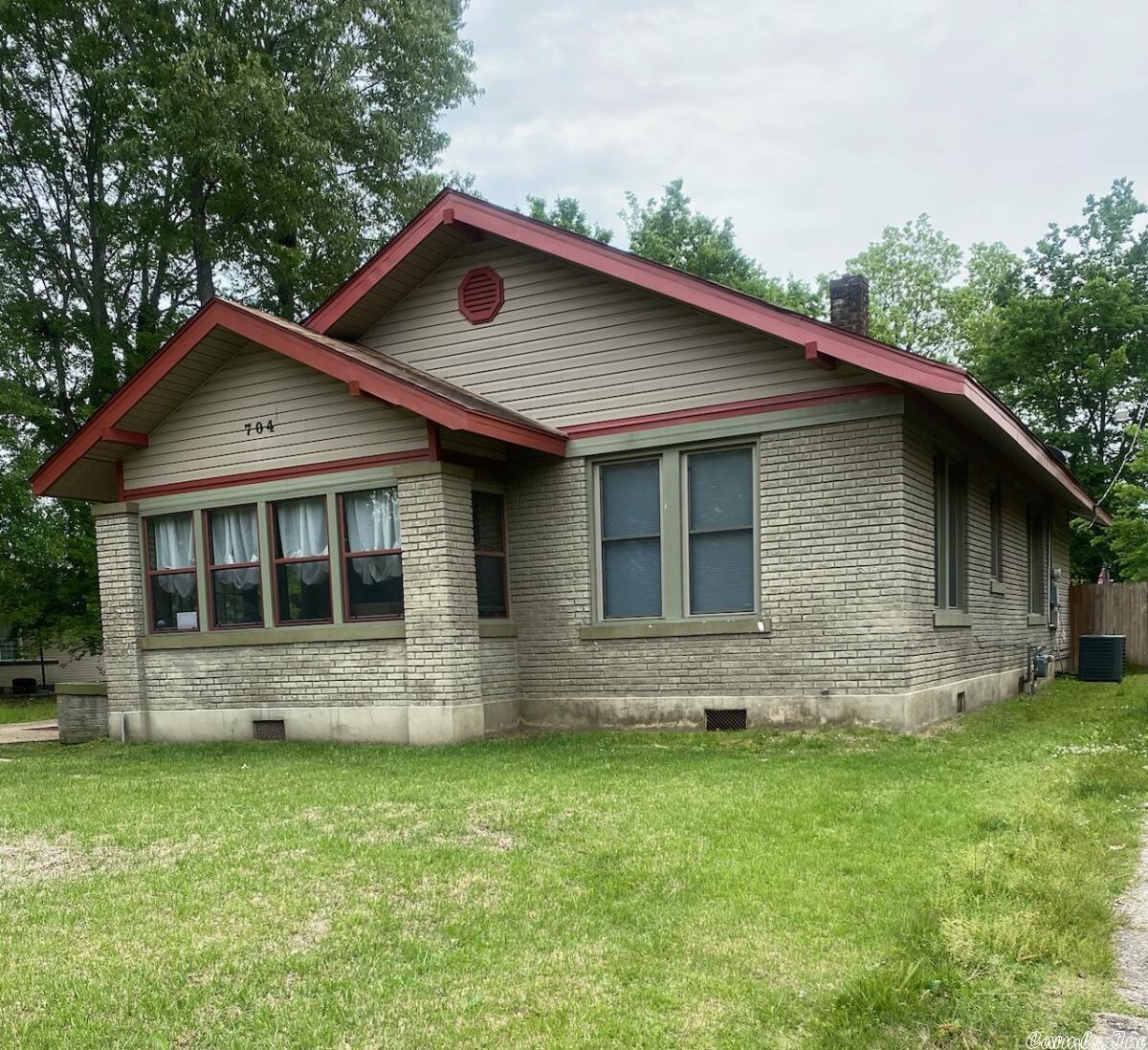 Photo 4 of 15 of 704 W 24th Avenue house