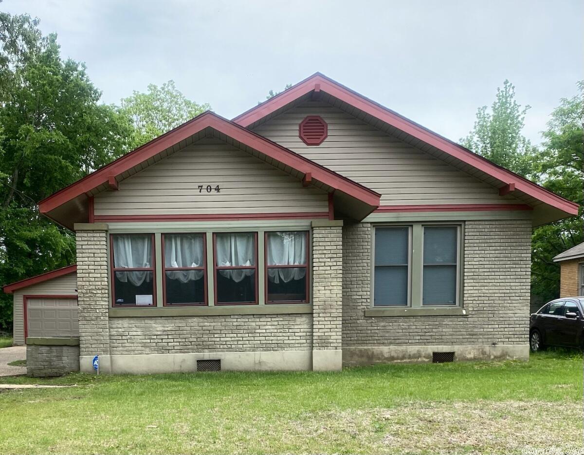 Photo 1 of 15 of 704 W 24th Avenue house
