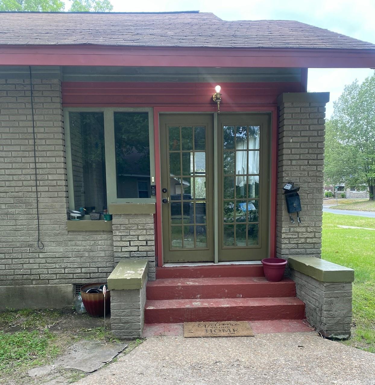 Photo 2 of 15 of 704 W 24th Avenue house