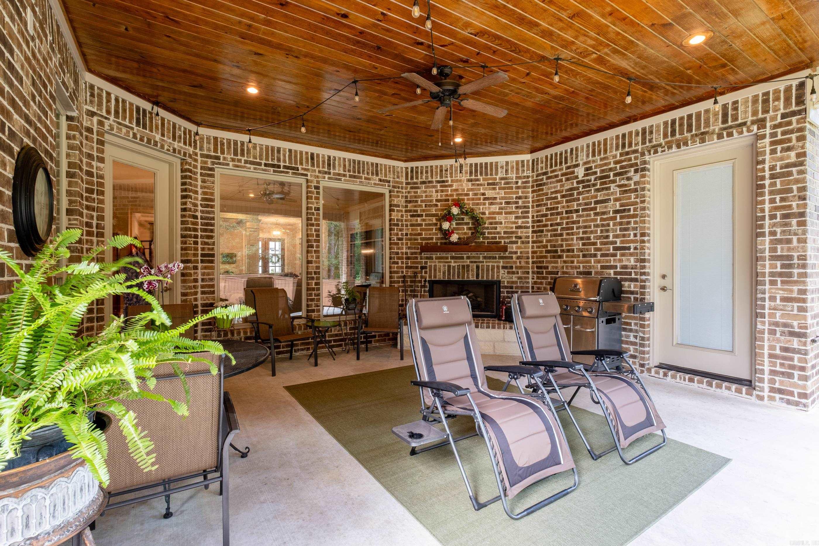 CHENAL VALLEY "MIRABEL COURT" - Residential