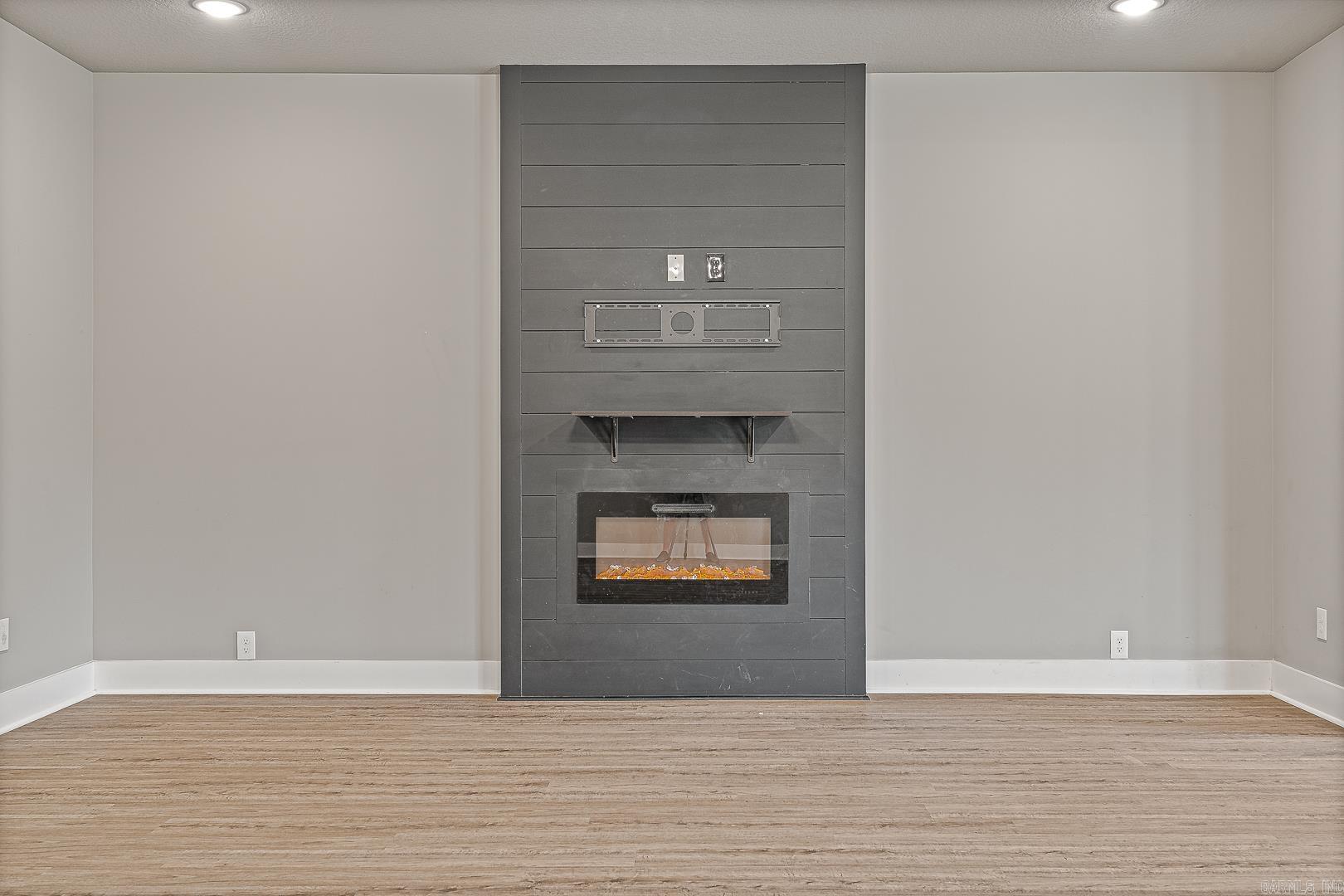 GATLIN CROSSING AT WHISPERING HI - Residential