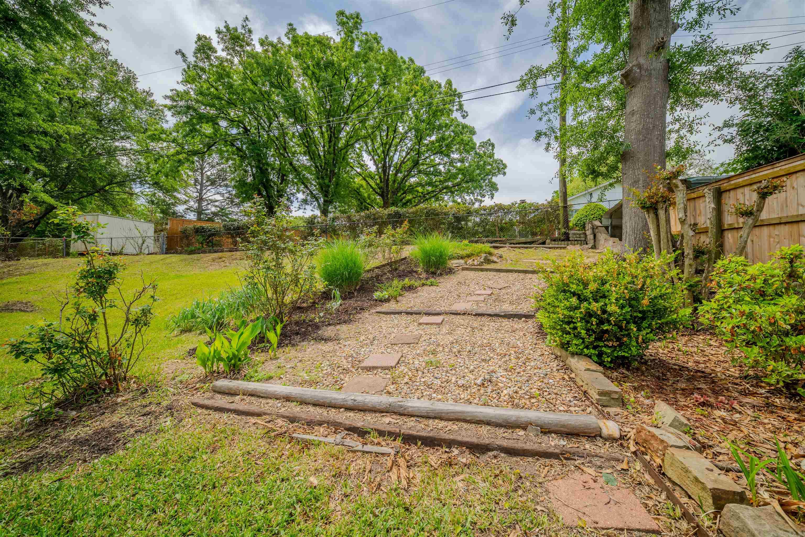 THOMPSON HEIGHTS 2ND S-D - Residential