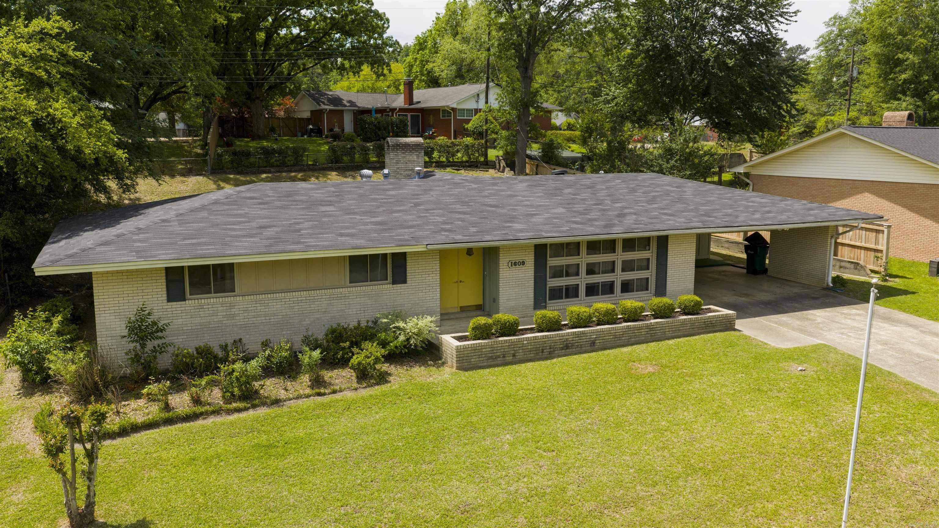 THOMPSON HEIGHTS 2ND S-D - Residential