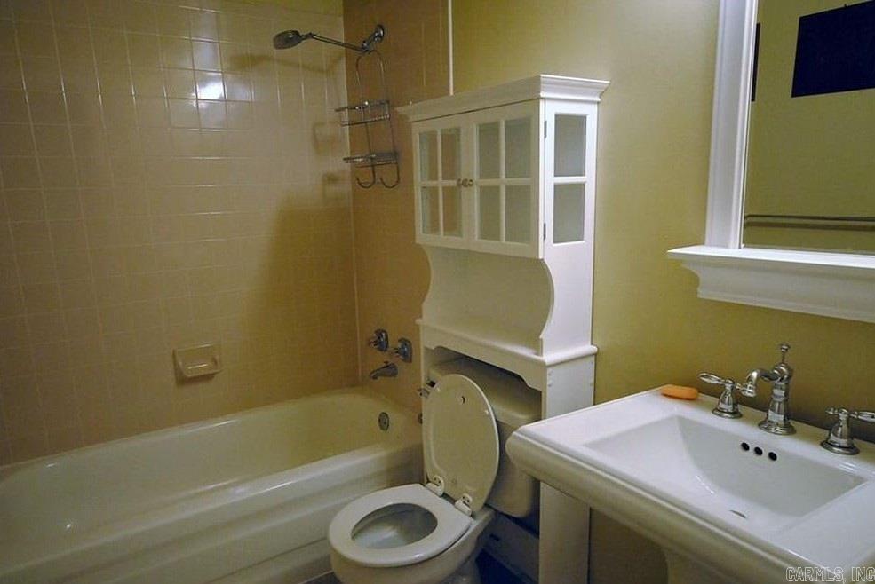 Pleasantwood Condominiums - Residential Lease