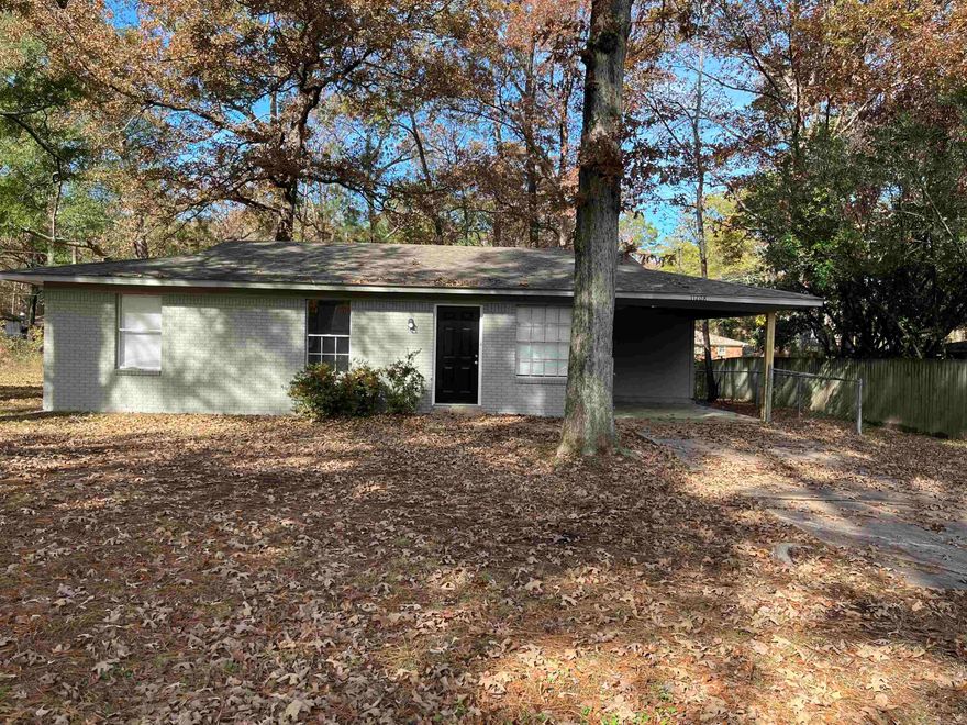 Completely renovated home in a quiet neighborhood. Features include new flooring, updated kitchen with granite countertops, new paint, new light fixtures, large fenced in back yard. Close to Little Rock Outlets and minutes from shopping and dining in Bryant. Perfect for a starter home. Call today to set up your appointment. NO PROPERTY DISCLOSURE AVAILABLE. Agents see remarks