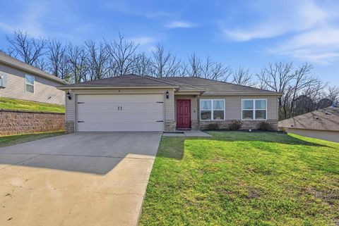 Photo of 8 Spring Ridge Ln Ln, Conway, AR 72032 (MLS # 26016740)