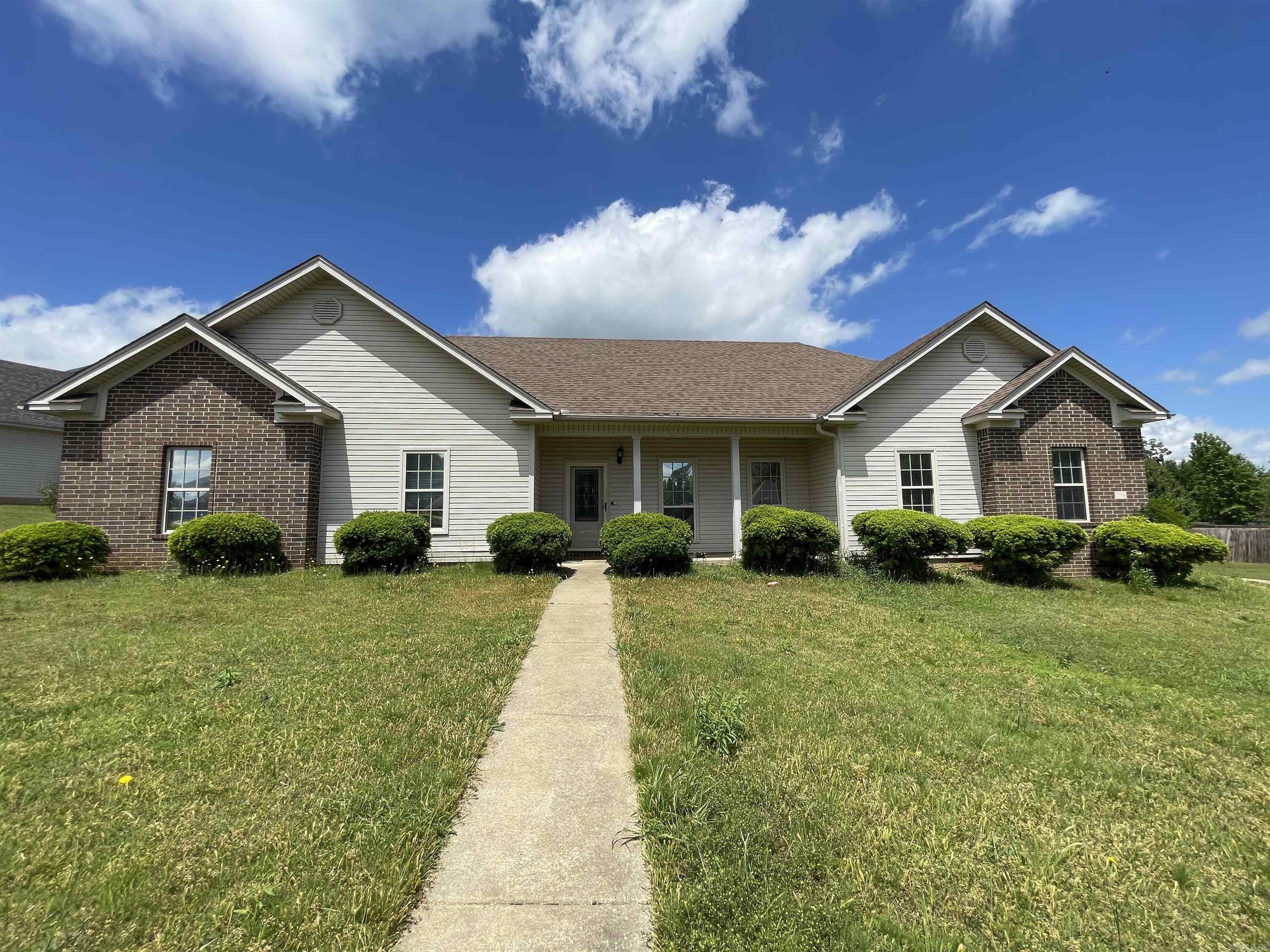 This is a perfect opportunity! Don't miss out on this amazing home! Fenced back yard & so much space to enjoy!