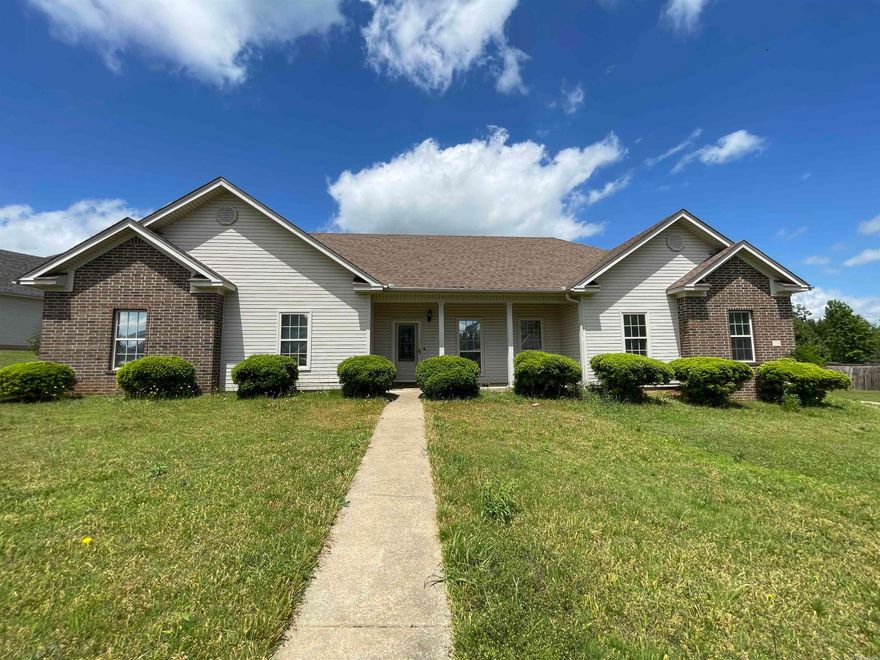 This is a perfect opportunity! Don't miss out on this amazing home! Fenced back yard & so much space to enjoy!