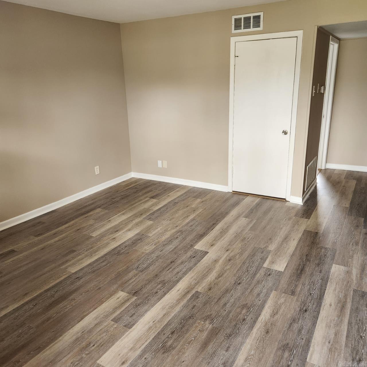 Sachs Suburban - Residential Lease