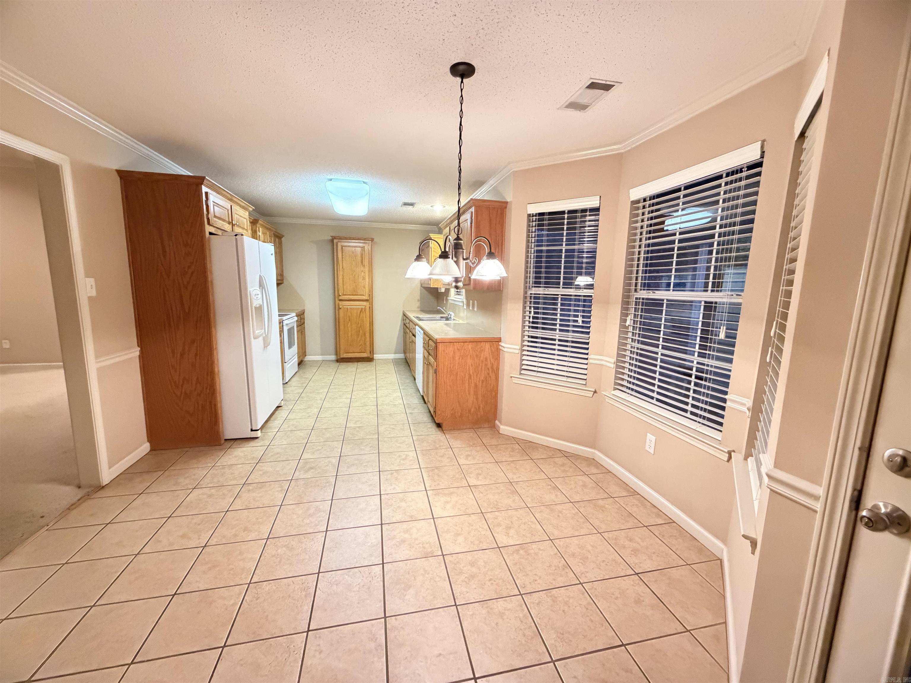 EMERALD VALLEY - Residential