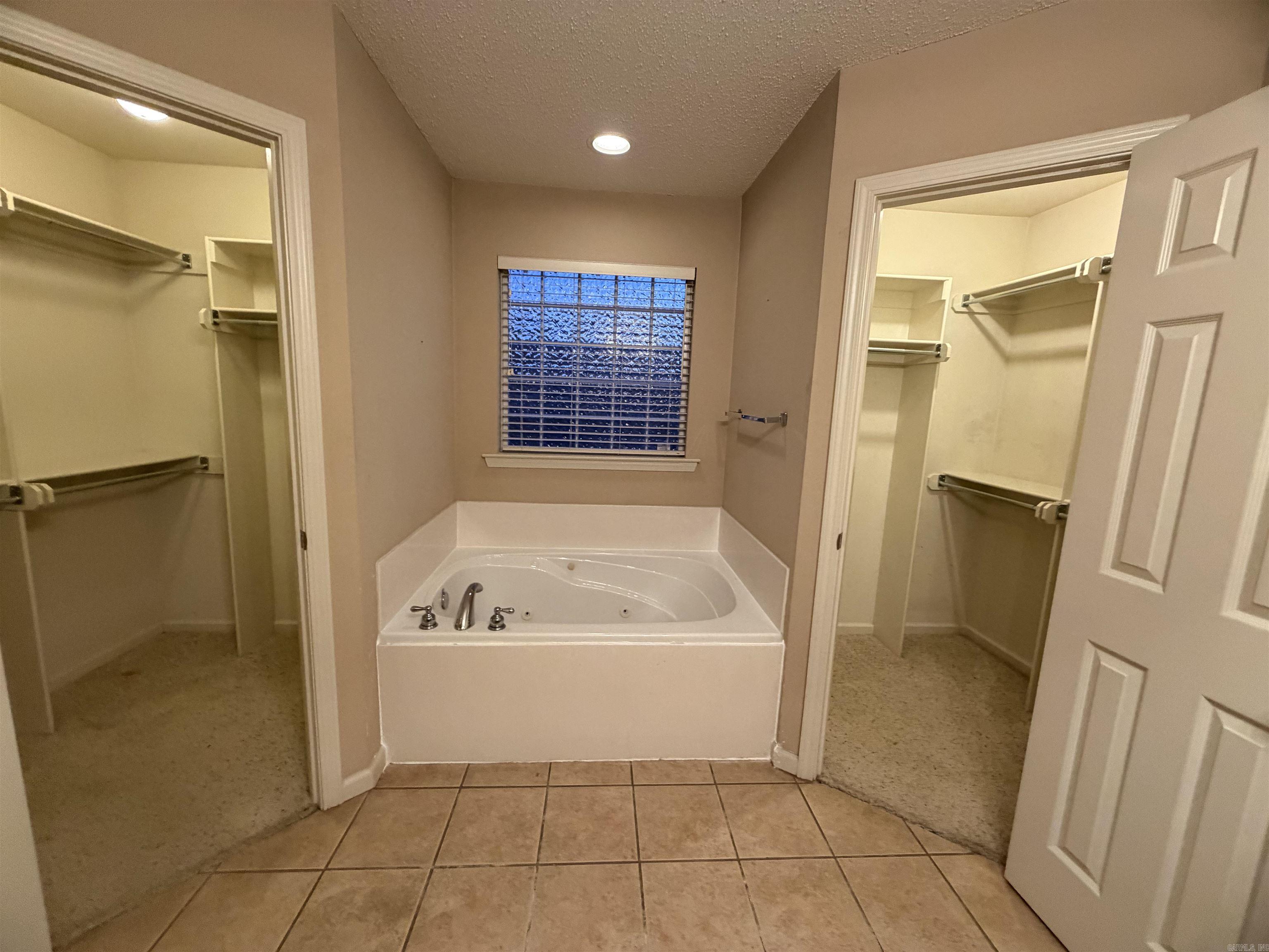 EMERALD VALLEY - Residential